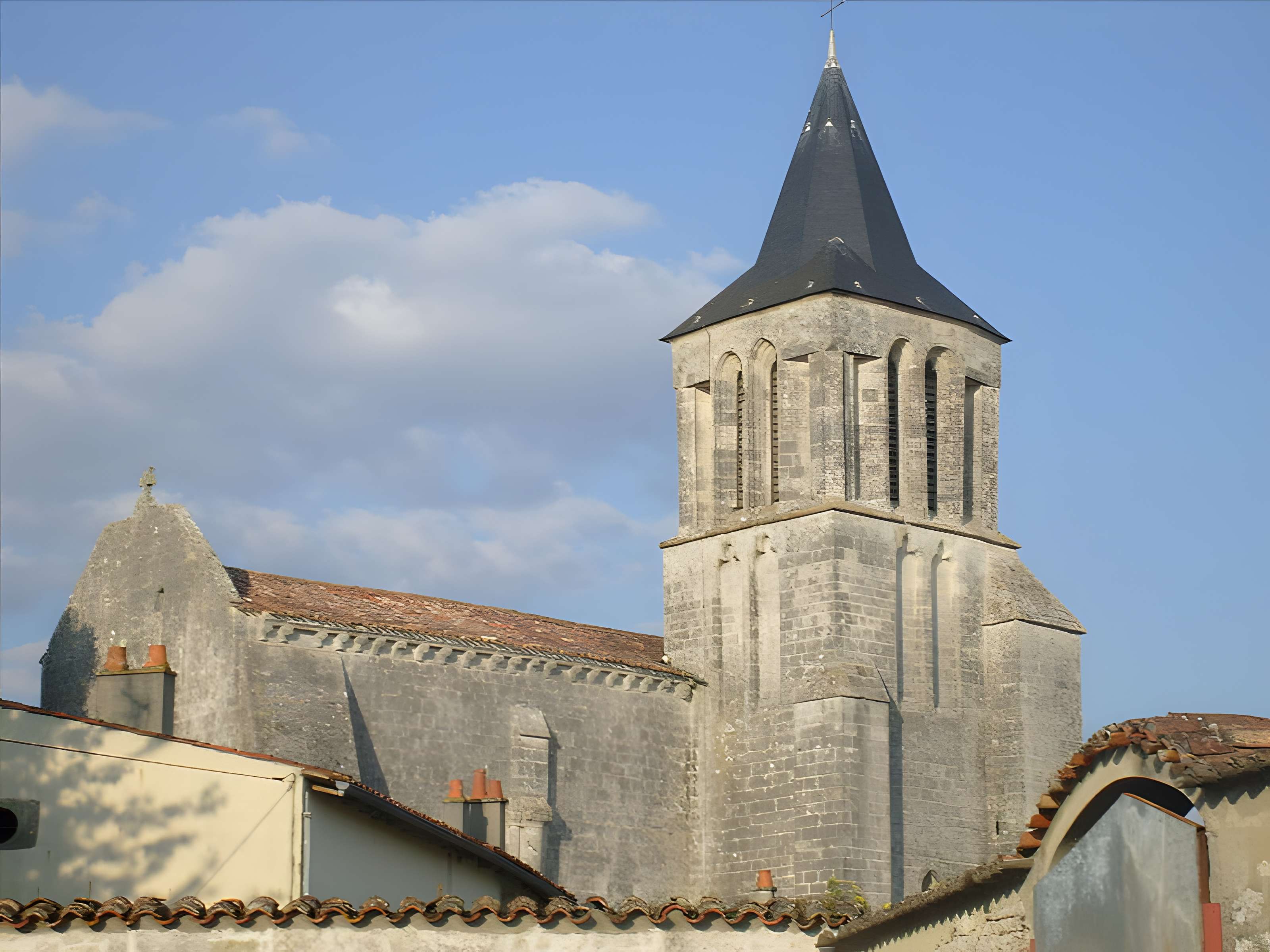 Église Saint-Vivien de Bords