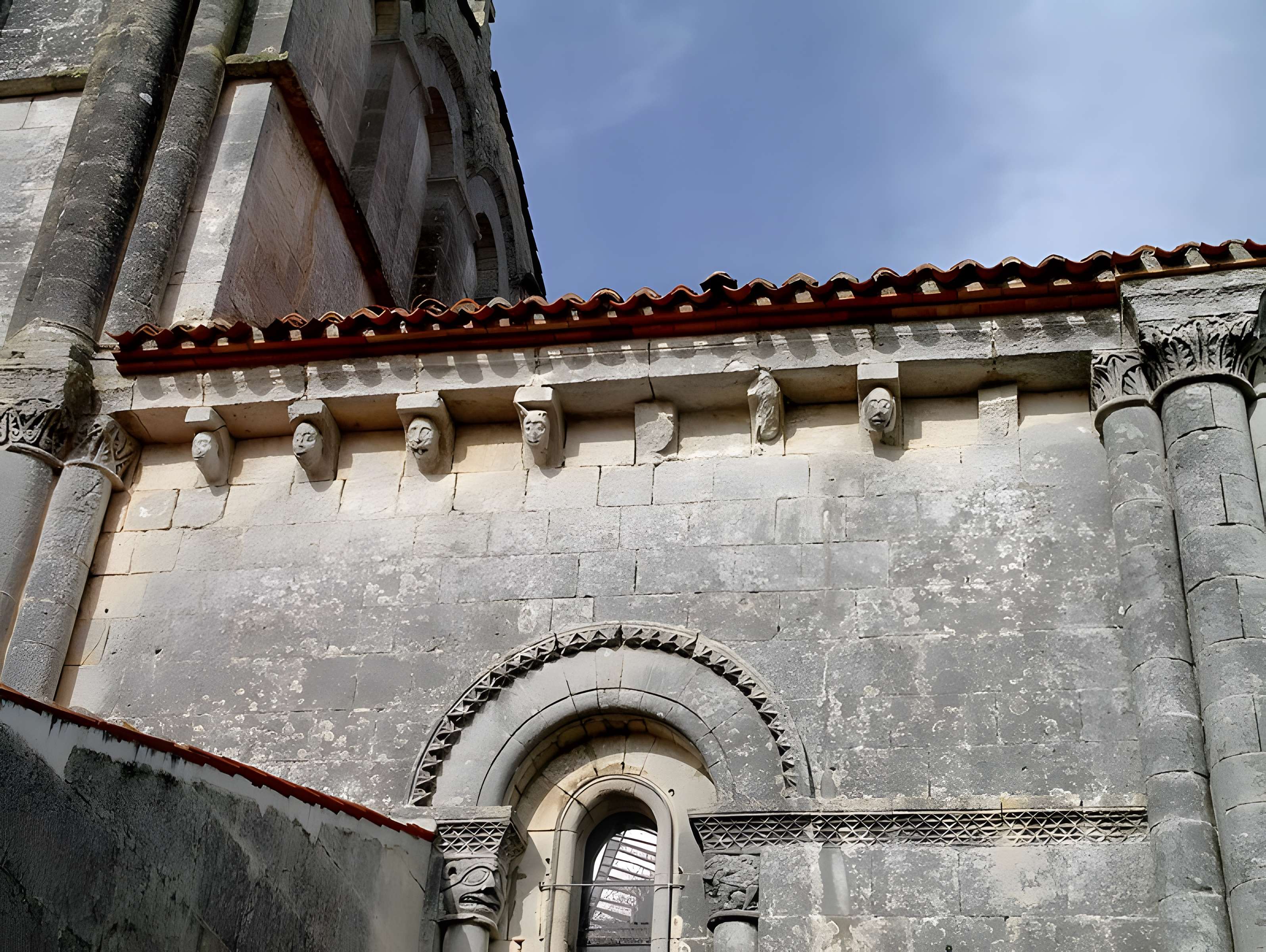 Église Saint-Vivien de Bords