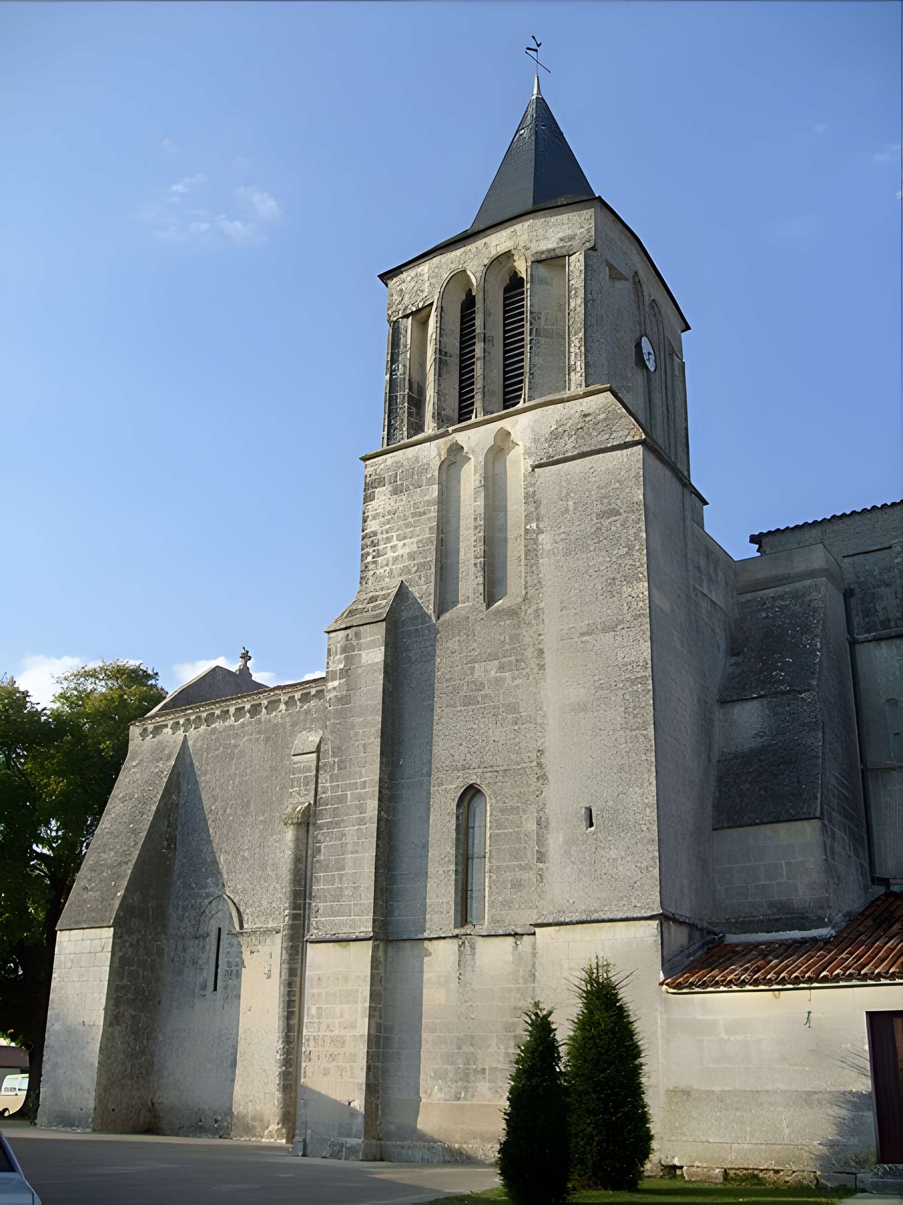 Église Saint-Vivien de Bords
