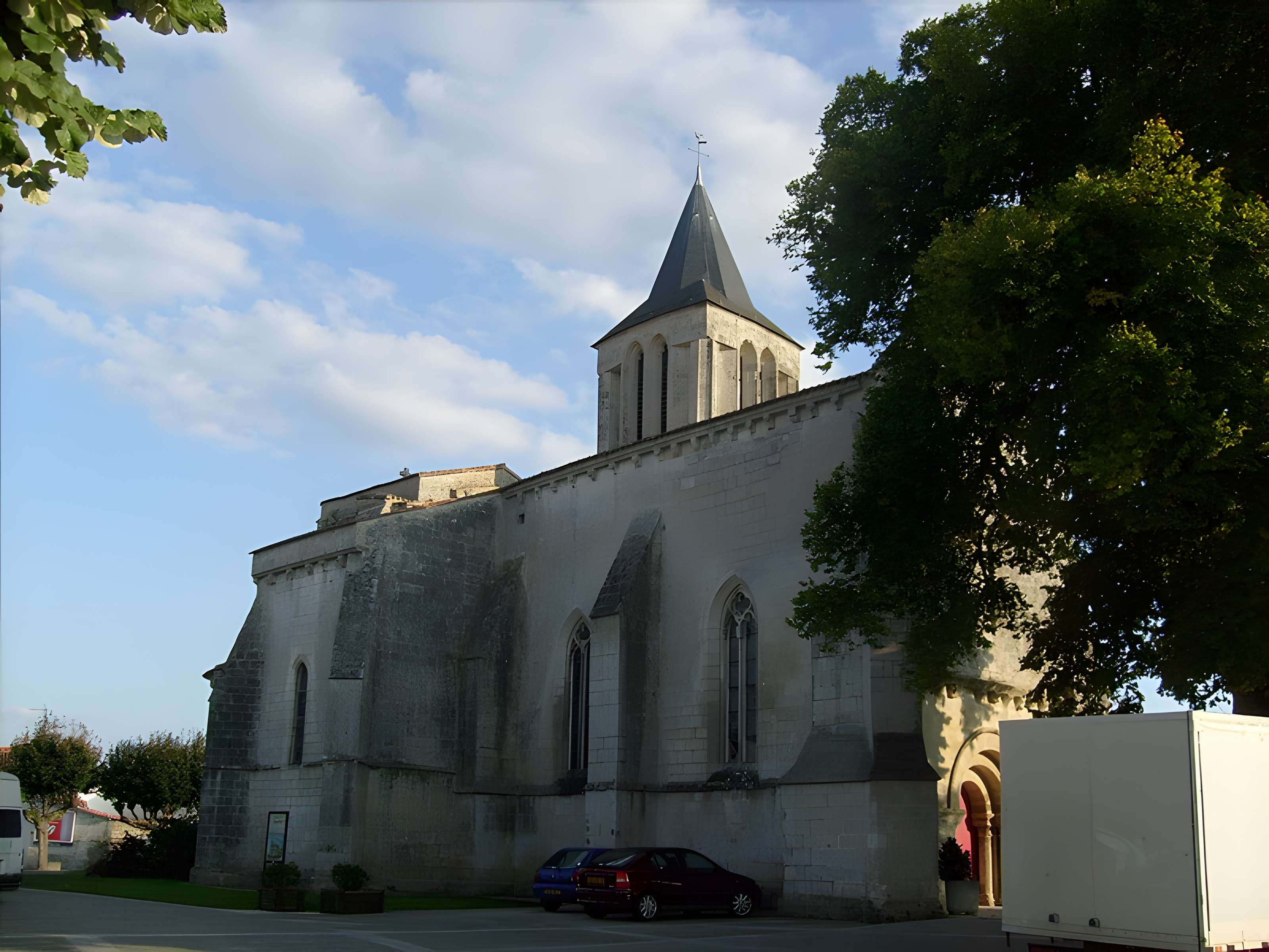 Église Saint-Vivien de Bords
