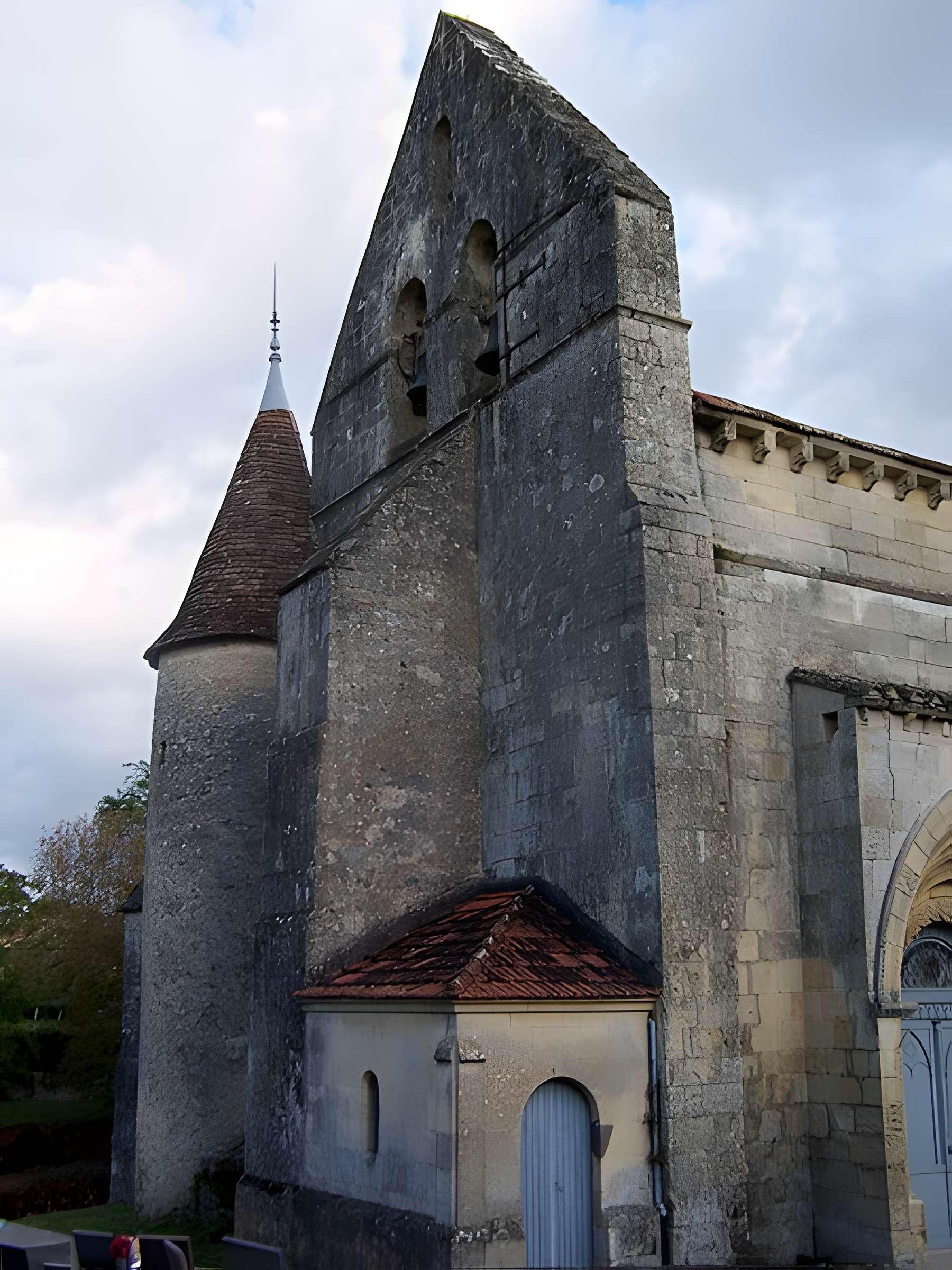 Église Saint-Vivien de Romagne