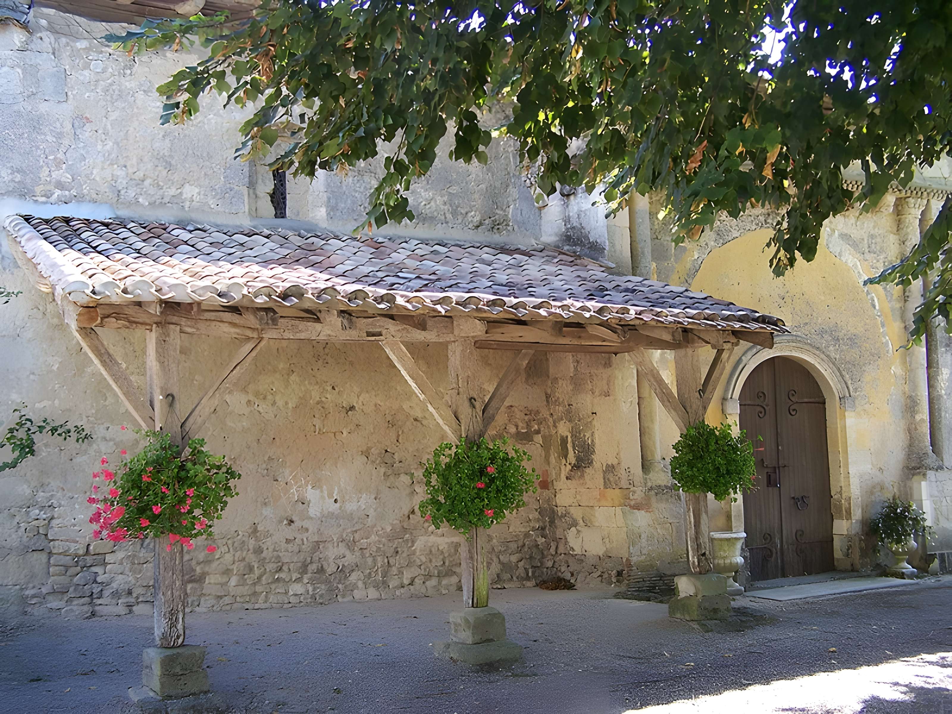 Église Saint-Vivien de Saint-Vivien-de-Monségur
