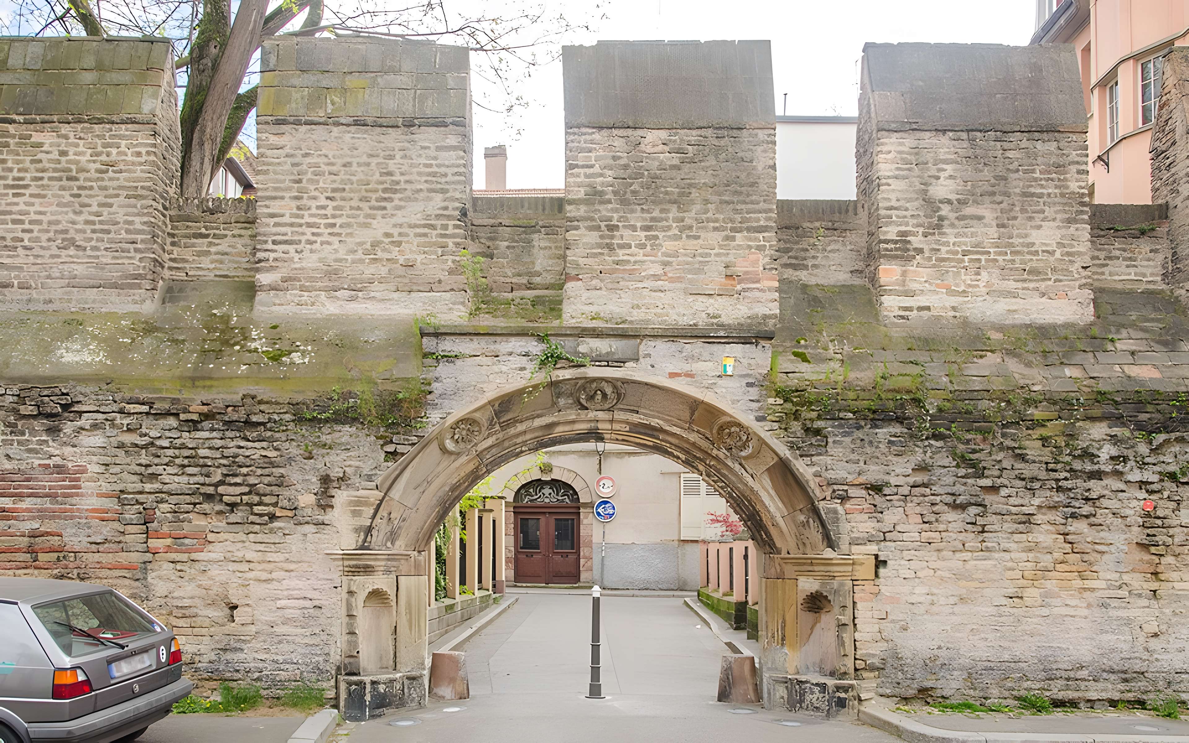 Enceinte du Moyen âge de Strasbourg