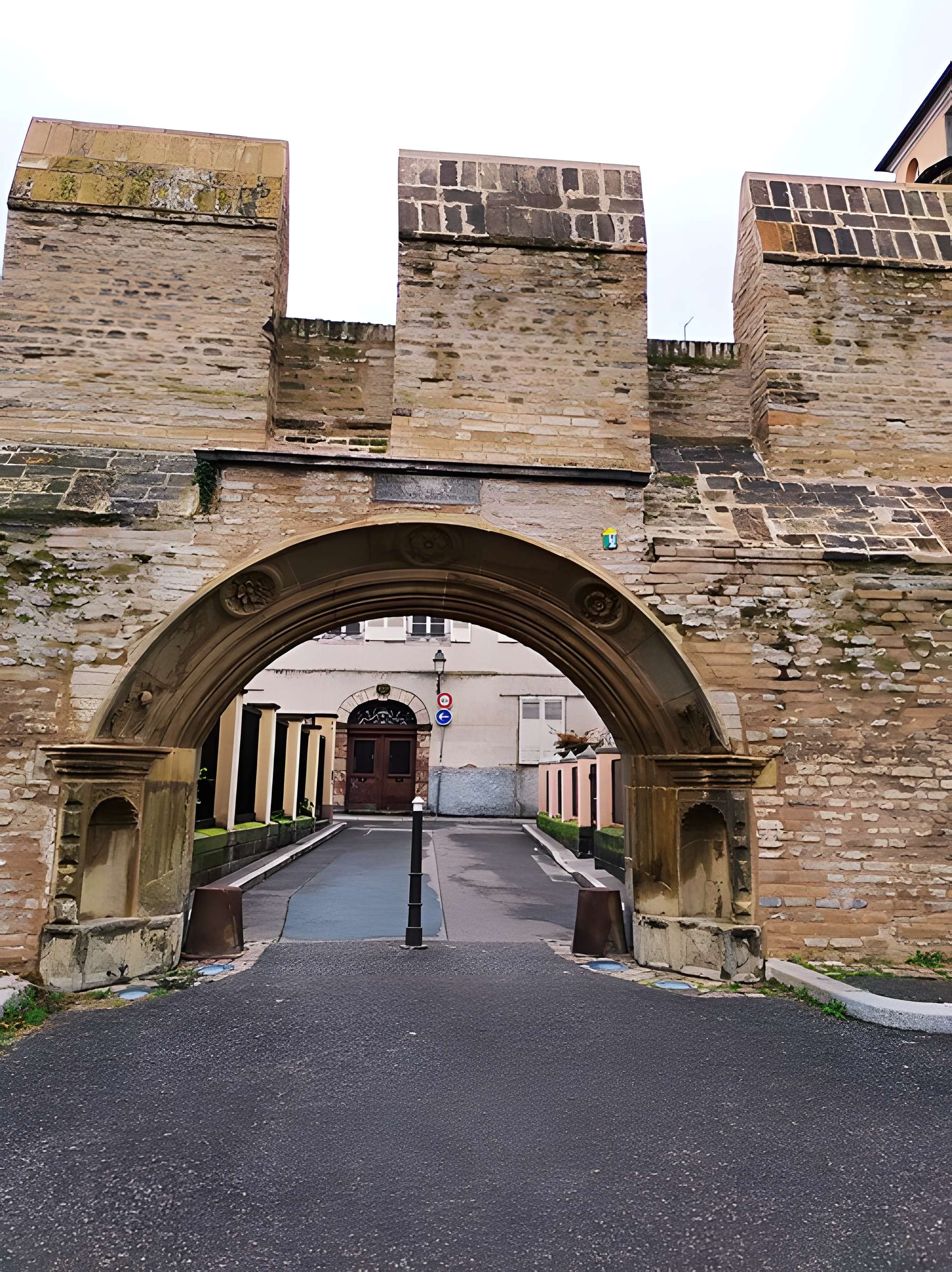 Enceinte du Moyen âge de Strasbourg