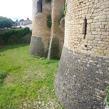 Château de Villandraut