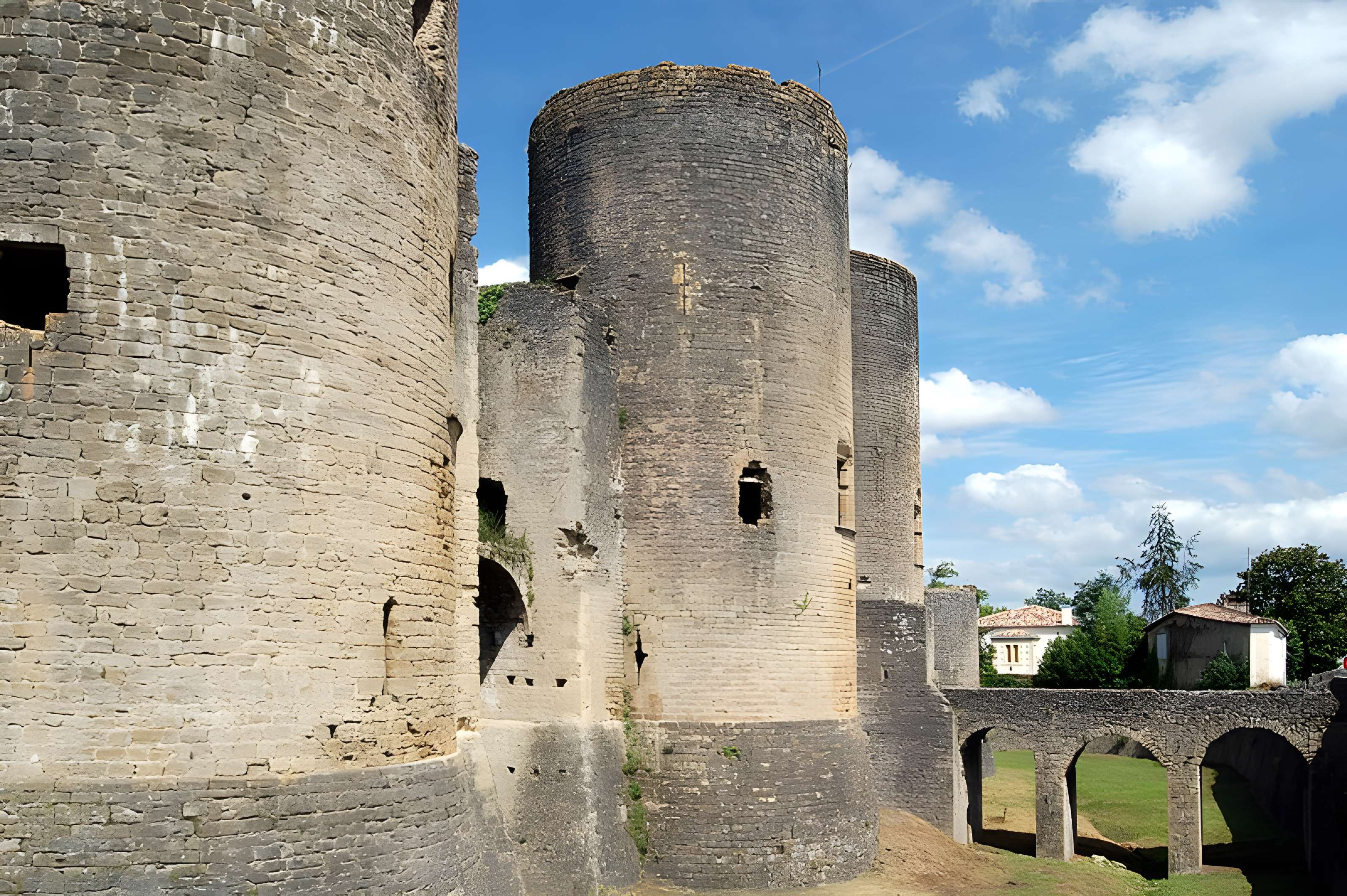 Château de Villandraut