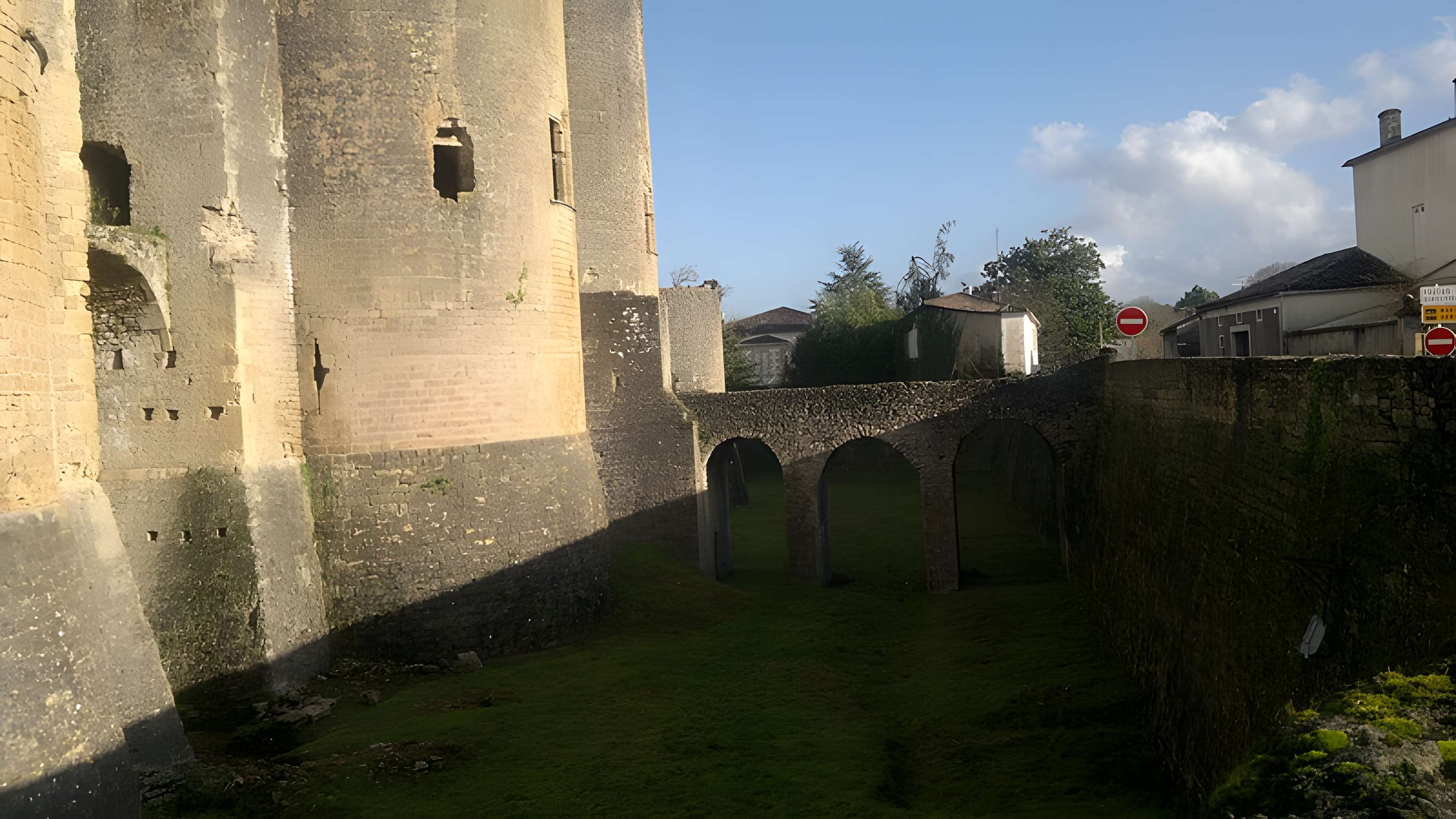 Château de Villandraut