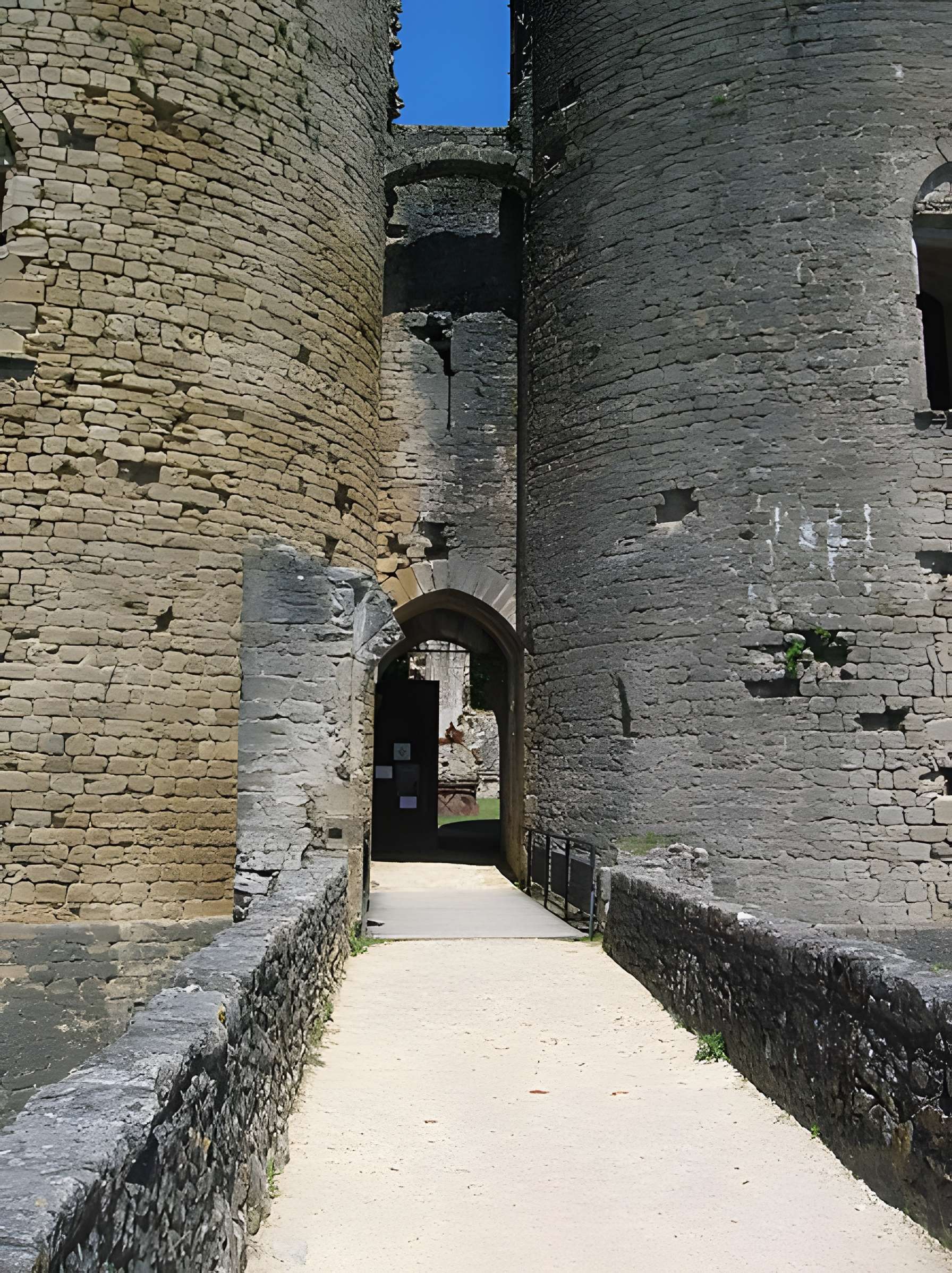 Château de Villandraut