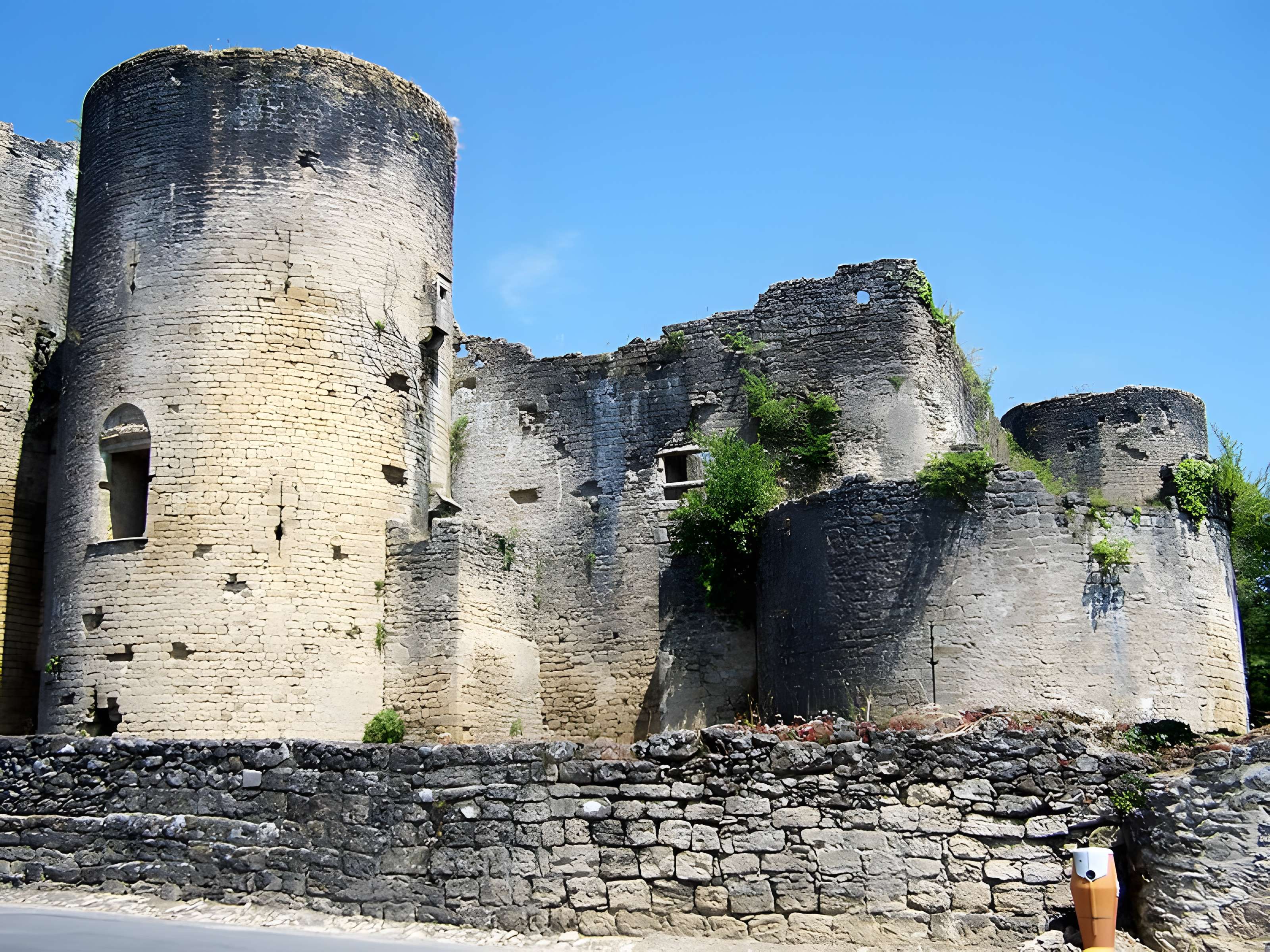 Château de Villandraut