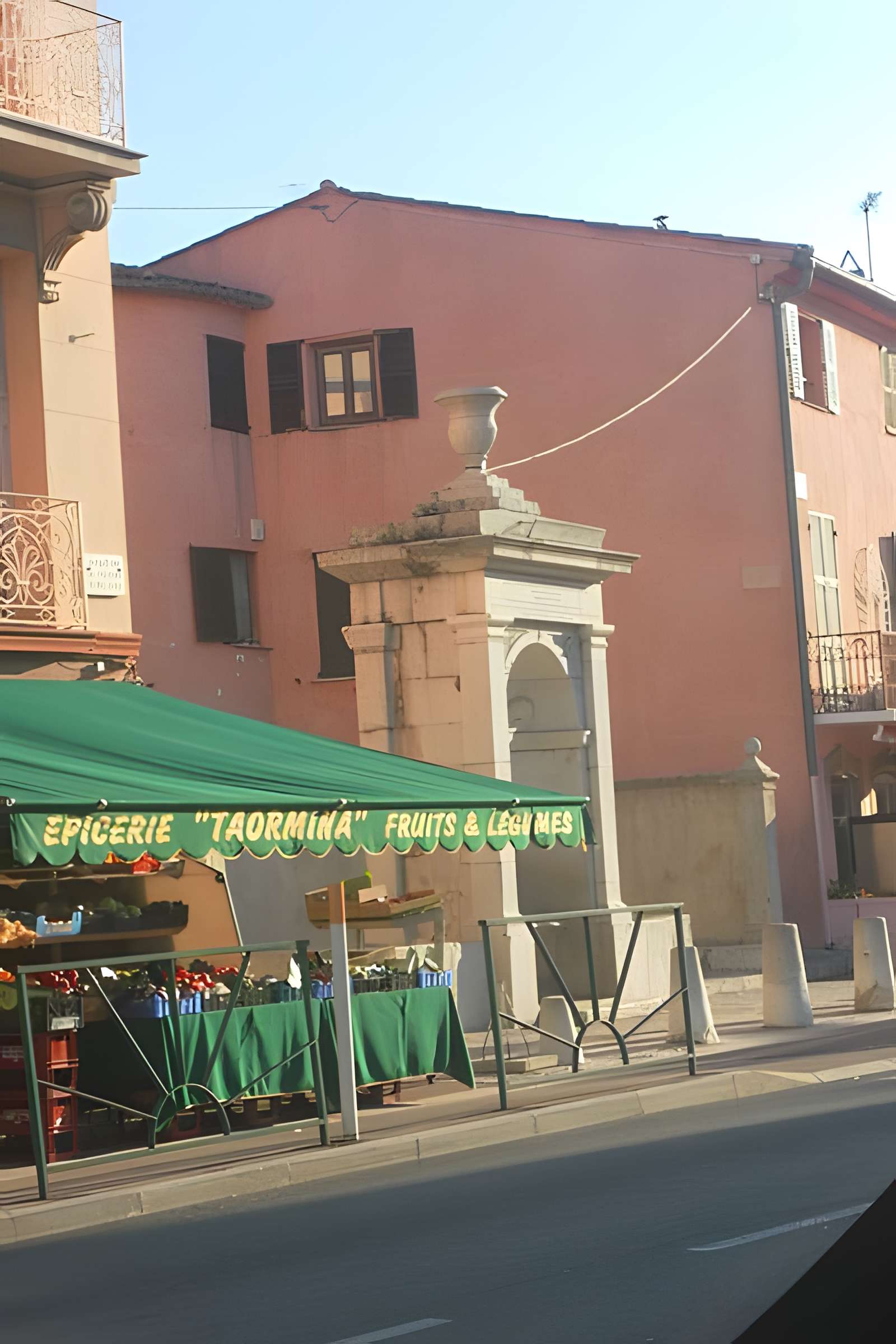Fontaine Carolo Felicerege de La Turbie 