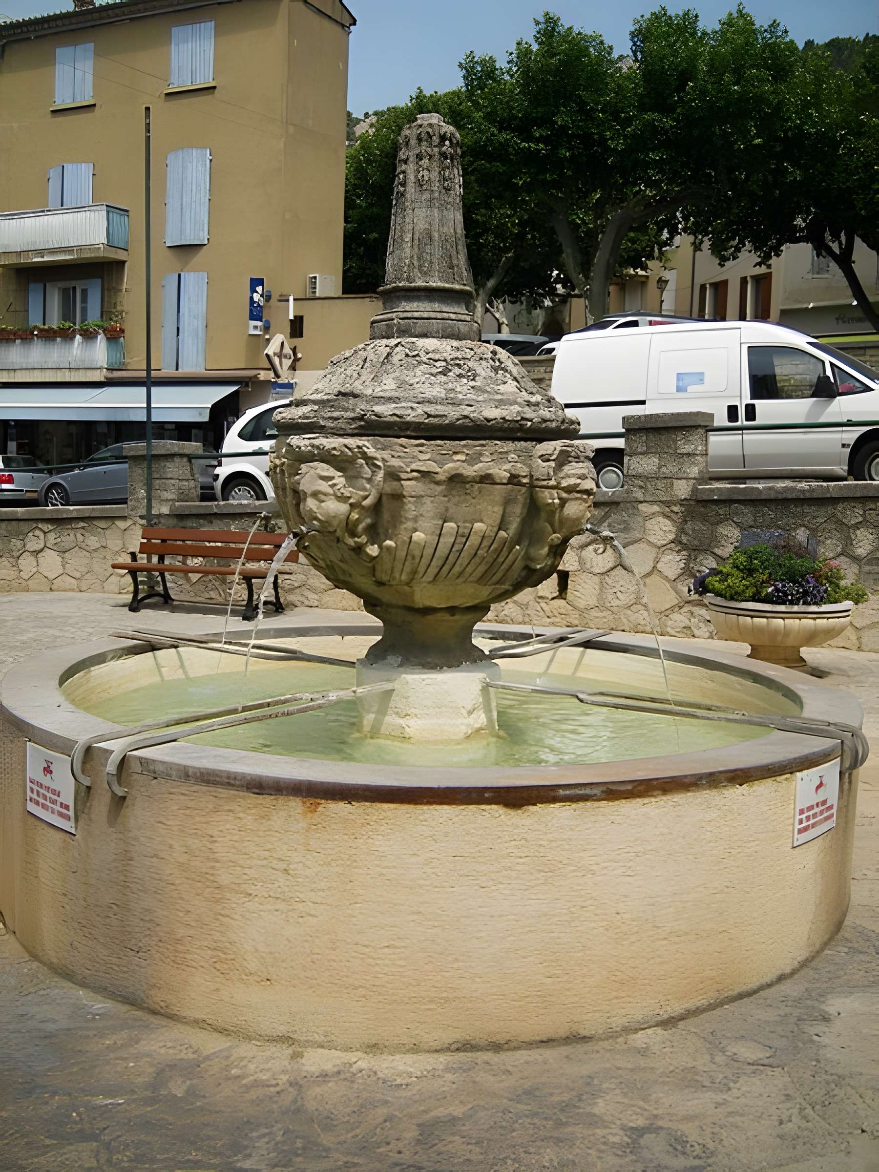 Fontaine de Beaumes-de-Venise 
