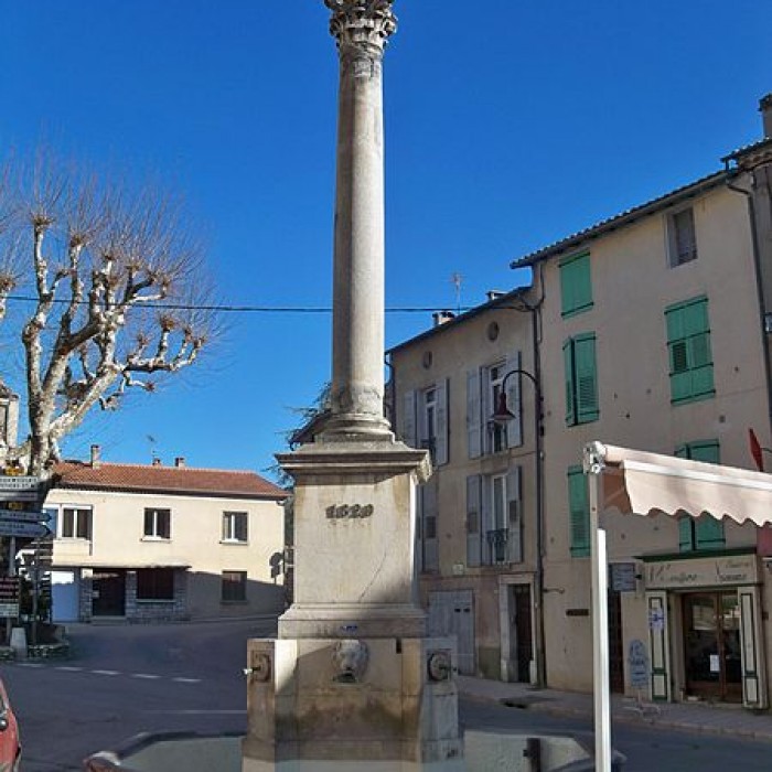 Photo de Fontaine de la Colonne à Riez