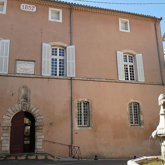 Photo de Fontaine de lHôpital de Pernes-les-Fontaines