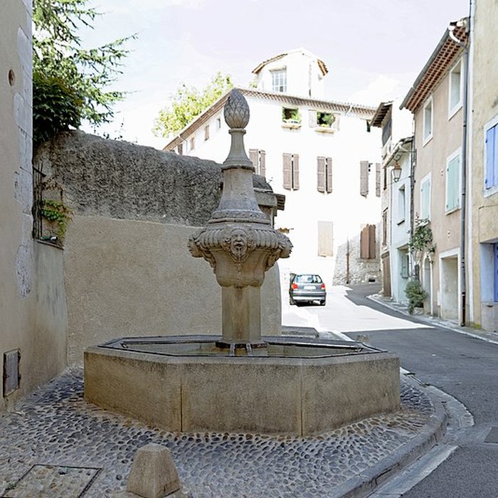 Photo de Fontaine de lHôpital de Pernes-les-Fontaines