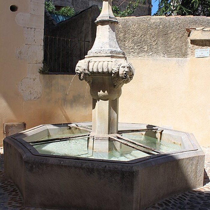 Photo de Fontaine de lHôpital de Pernes-les-Fontaines