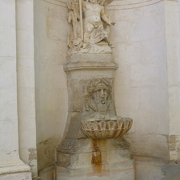 Photo de Fontaine de lHôtel de ville de Pernes-les-Fontaines