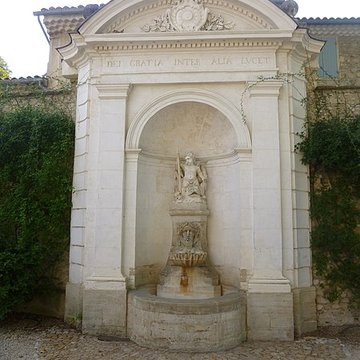 Fontaine de lHôtel de ville de Pernes-les-Fontaines