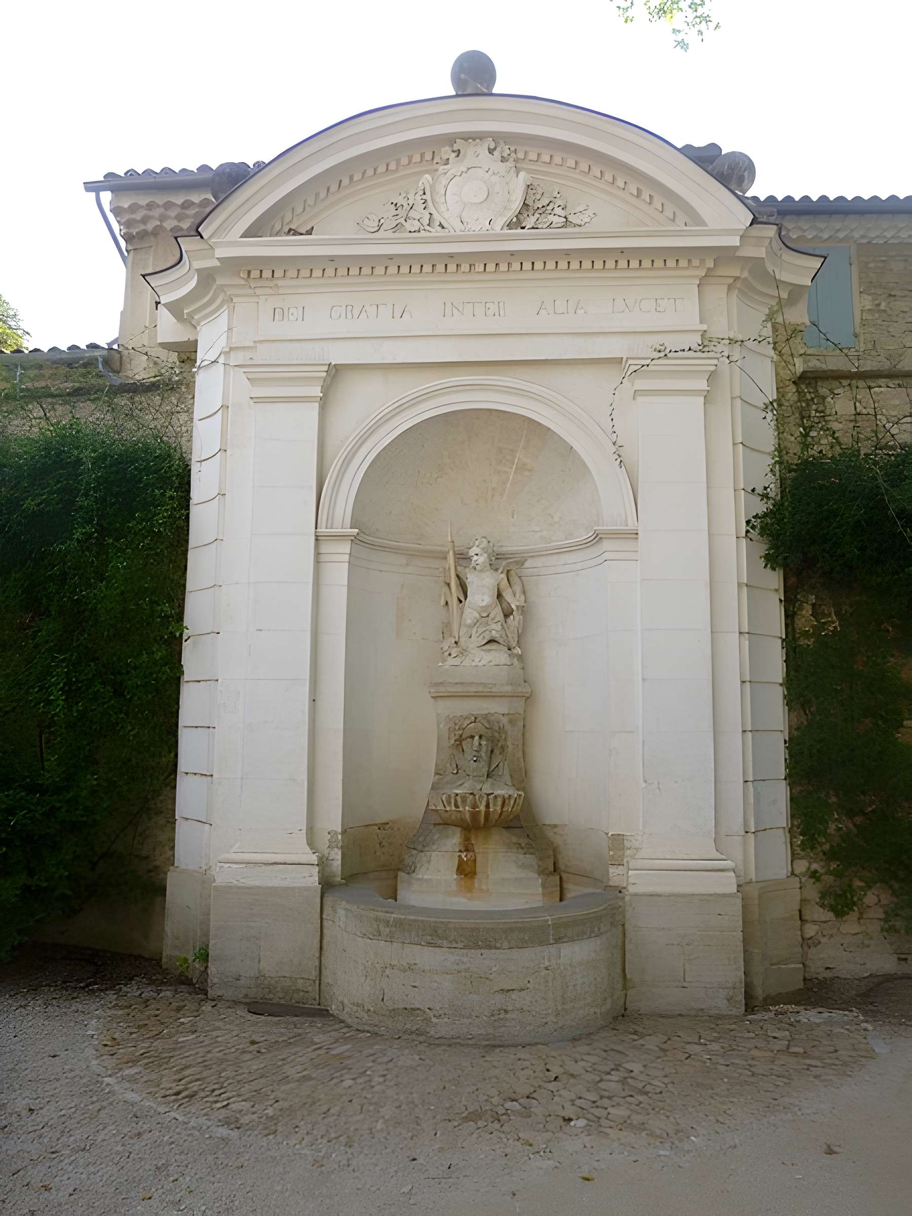 Fontaine de l'Hôtel de ville de Pernes-les-Fontaines