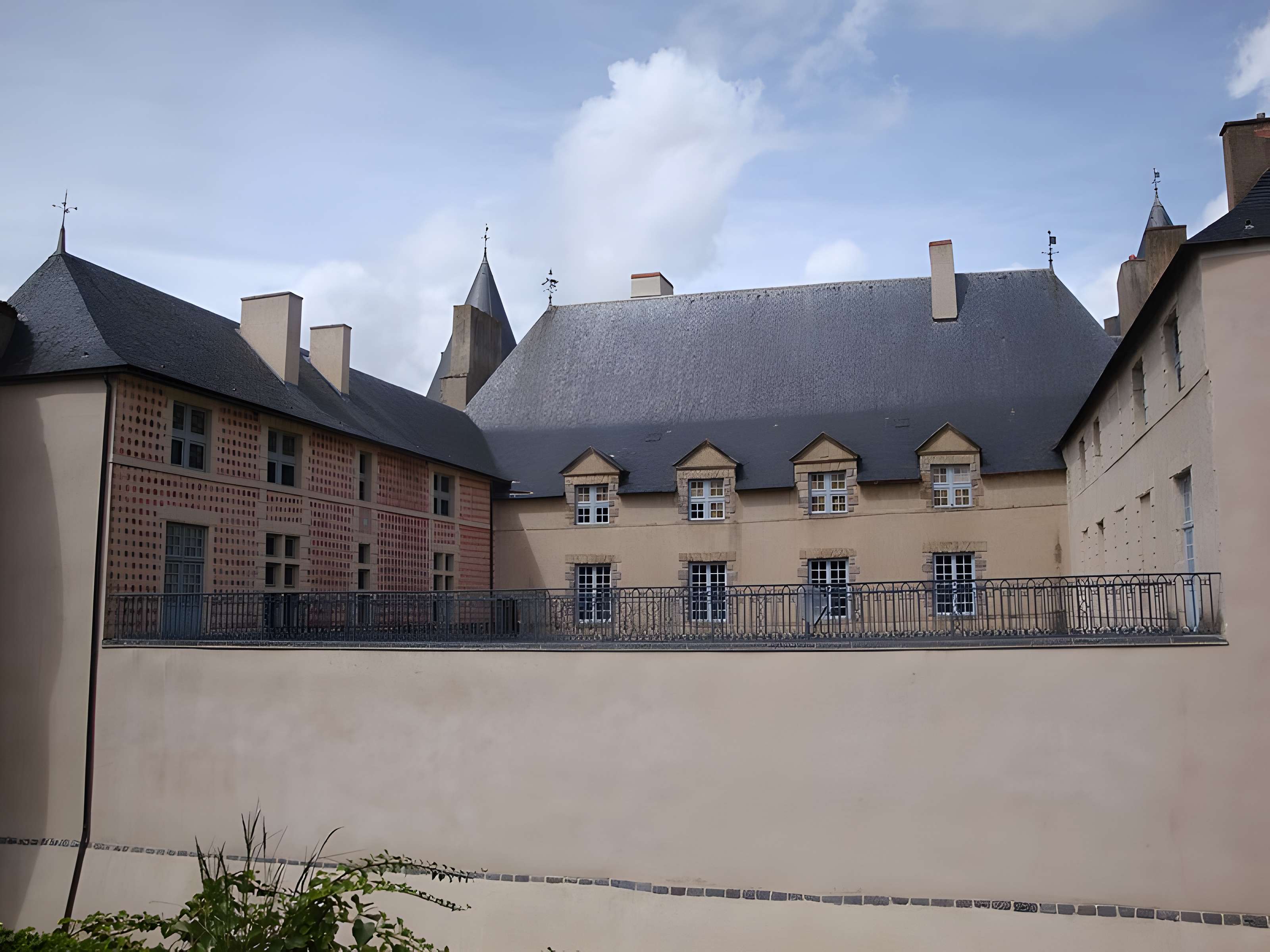 Château de Villeneuve-Lembron