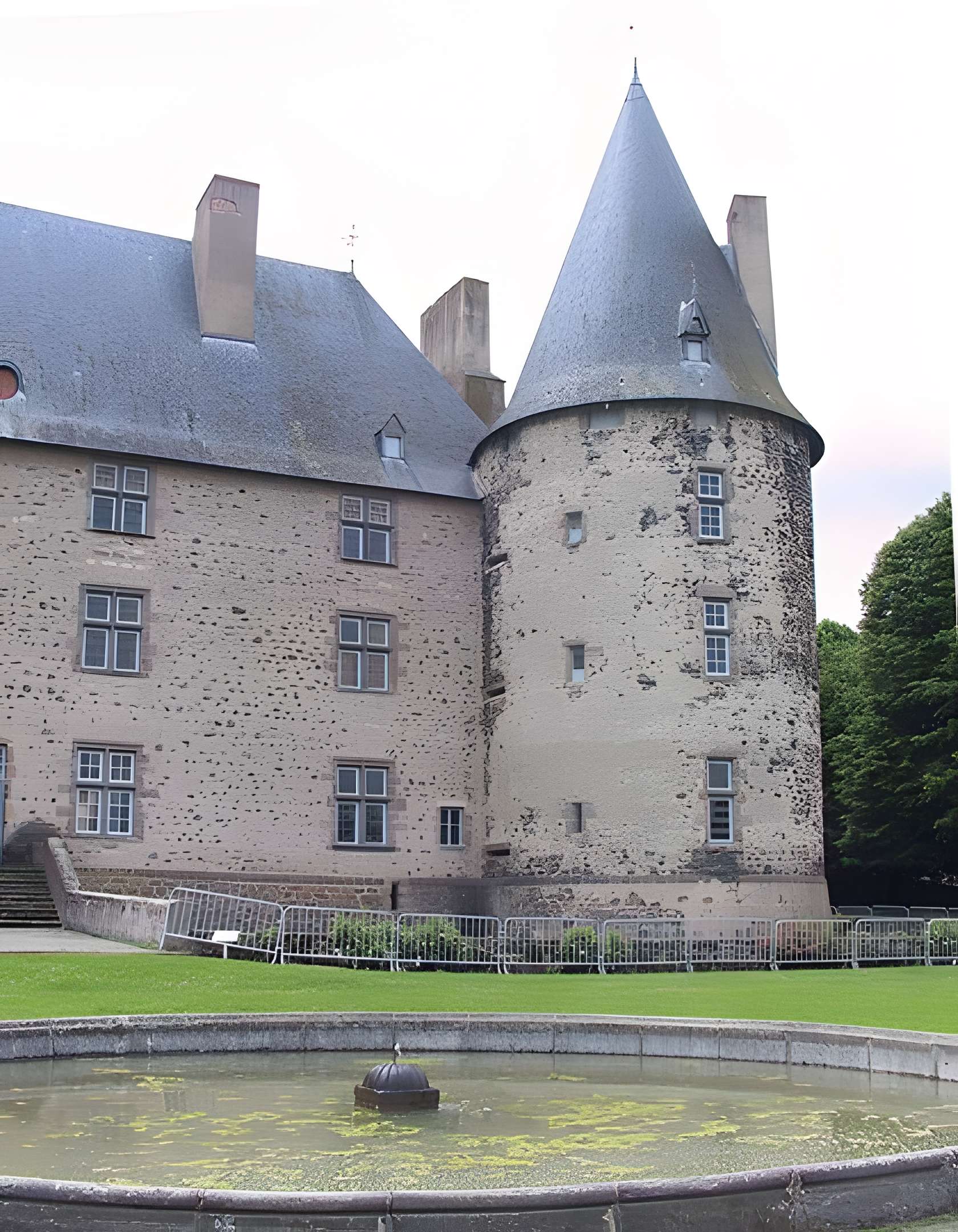 Château de Villeneuve-Lembron 