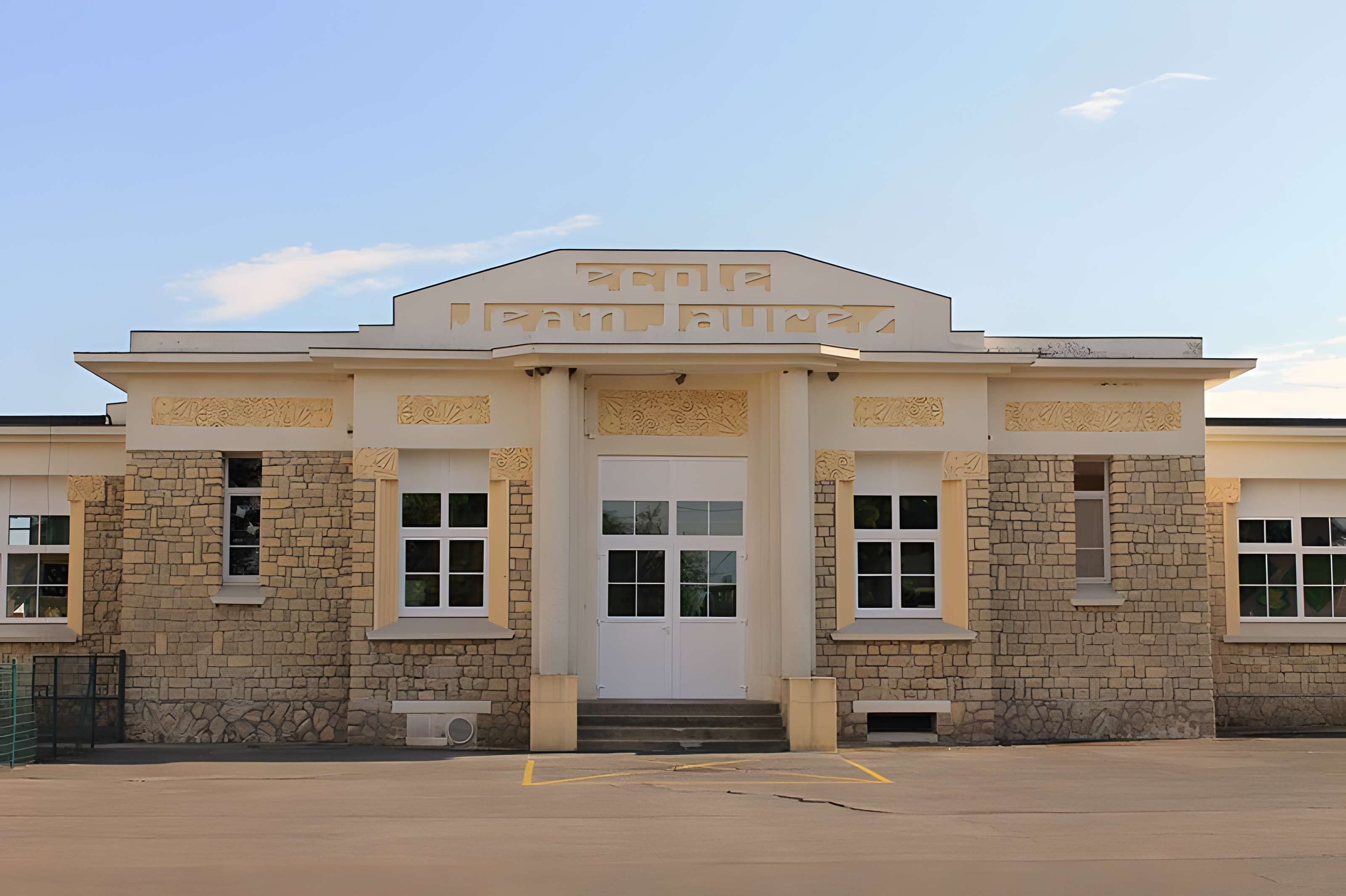 Groupe scolaire Jean-Jaurès et mairie annexe de Canon