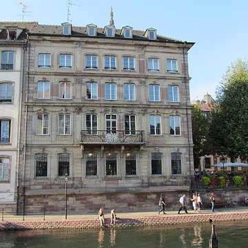 Hôtel au 4 Place du Marché-aux-Poissons à Strasbourg