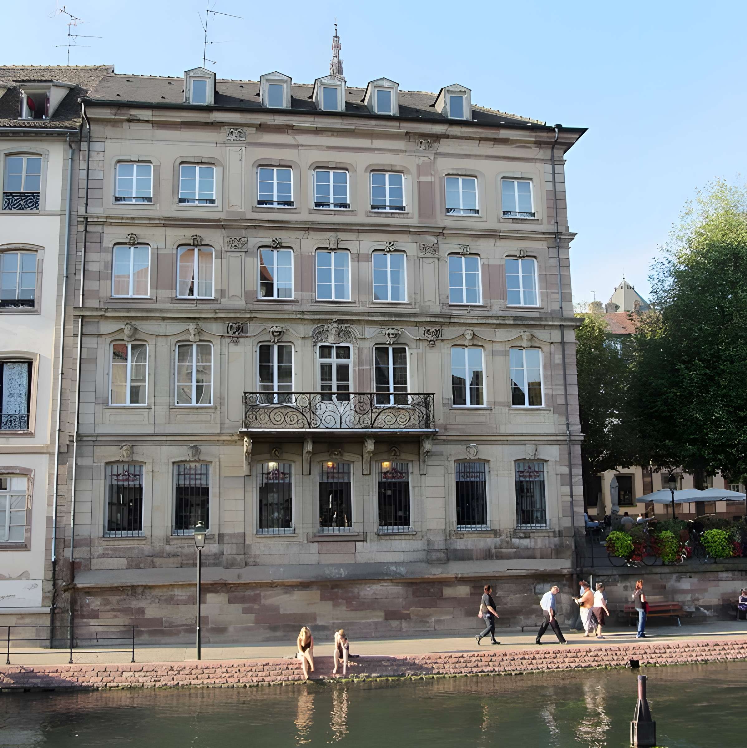 Hôtel au 4 Place du Marché-aux-Poissons à Strasbourg 