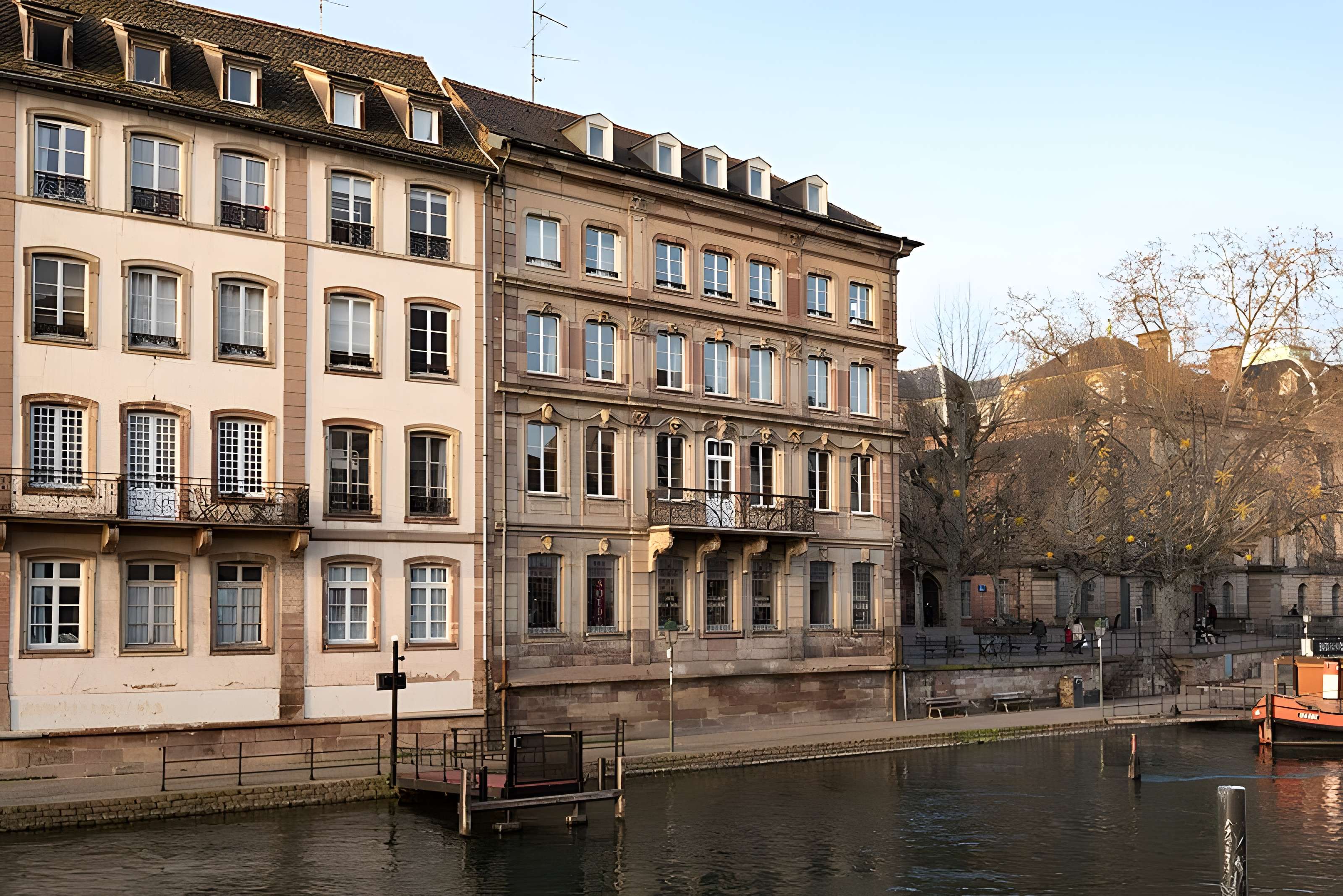 Hôtel au 4 Place du Marché-aux-Poissons à Strasbourg