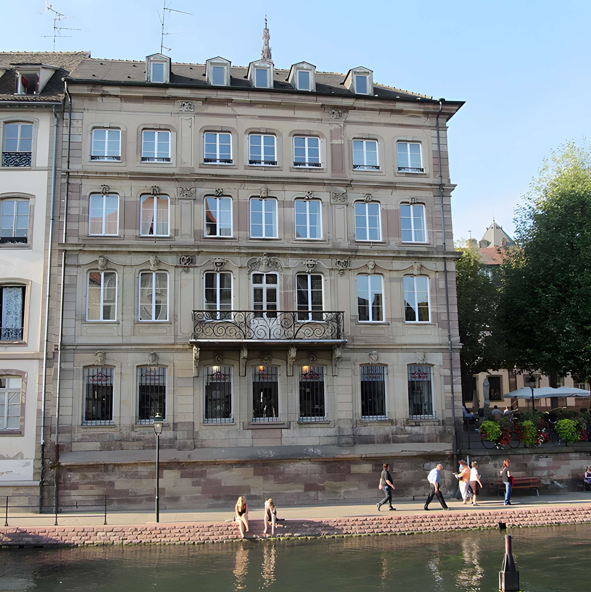 Hôtel au 4 Place du Marché-aux-Poissons à Strasbourg