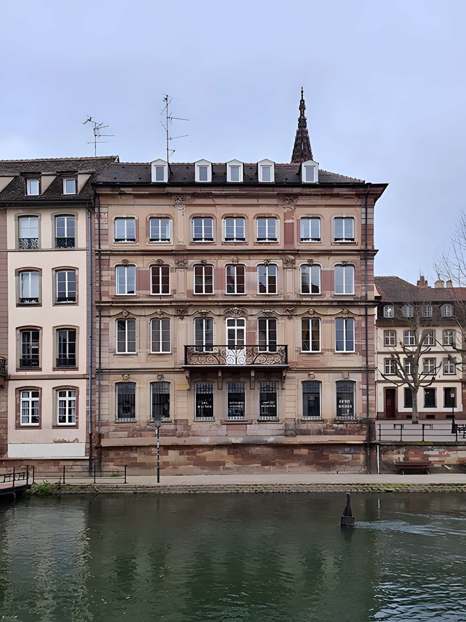 Hôtel au 4 Place du Marché-aux-Poissons à Strasbourg