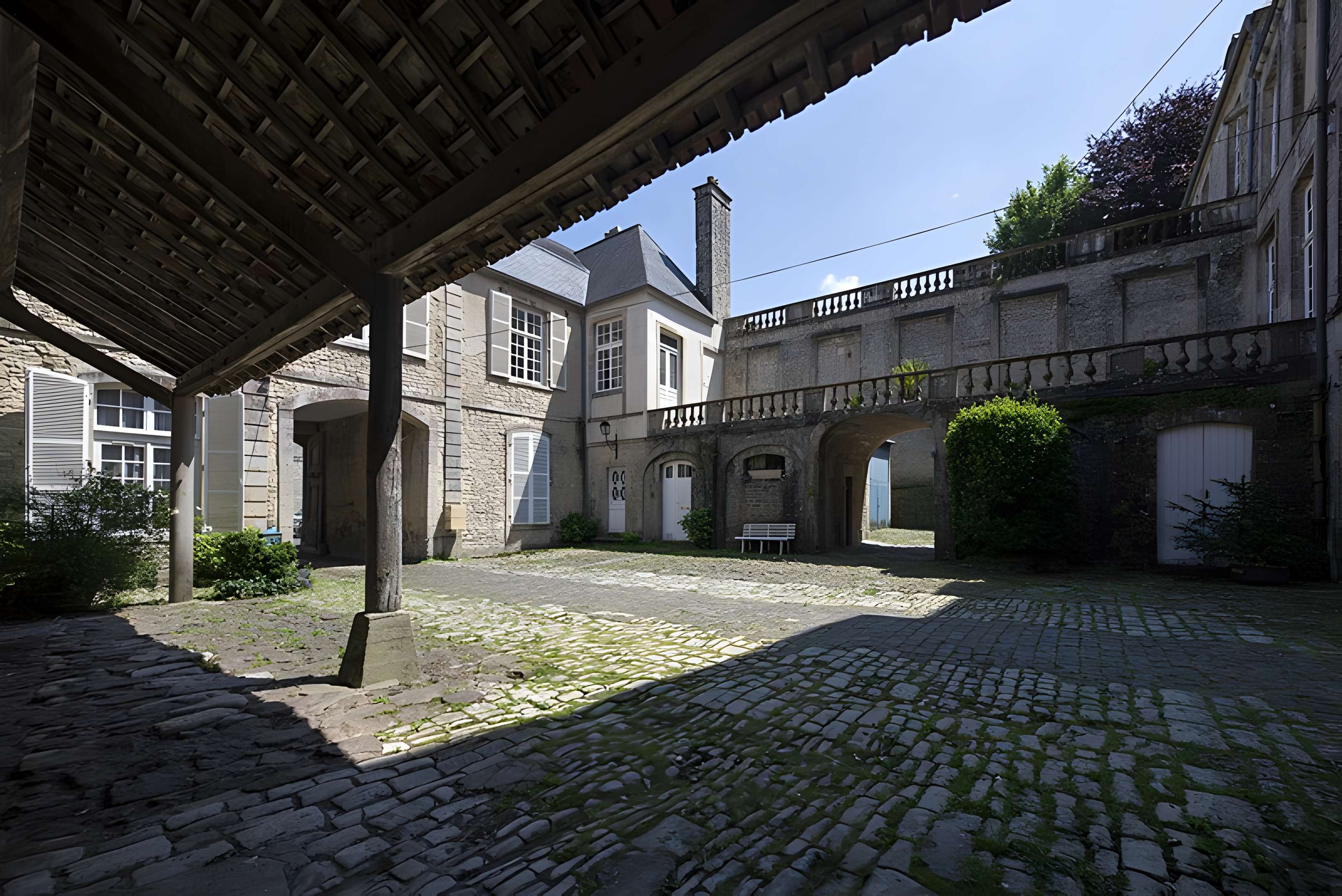 Hôtel de Grandval-Caligny à Valognes