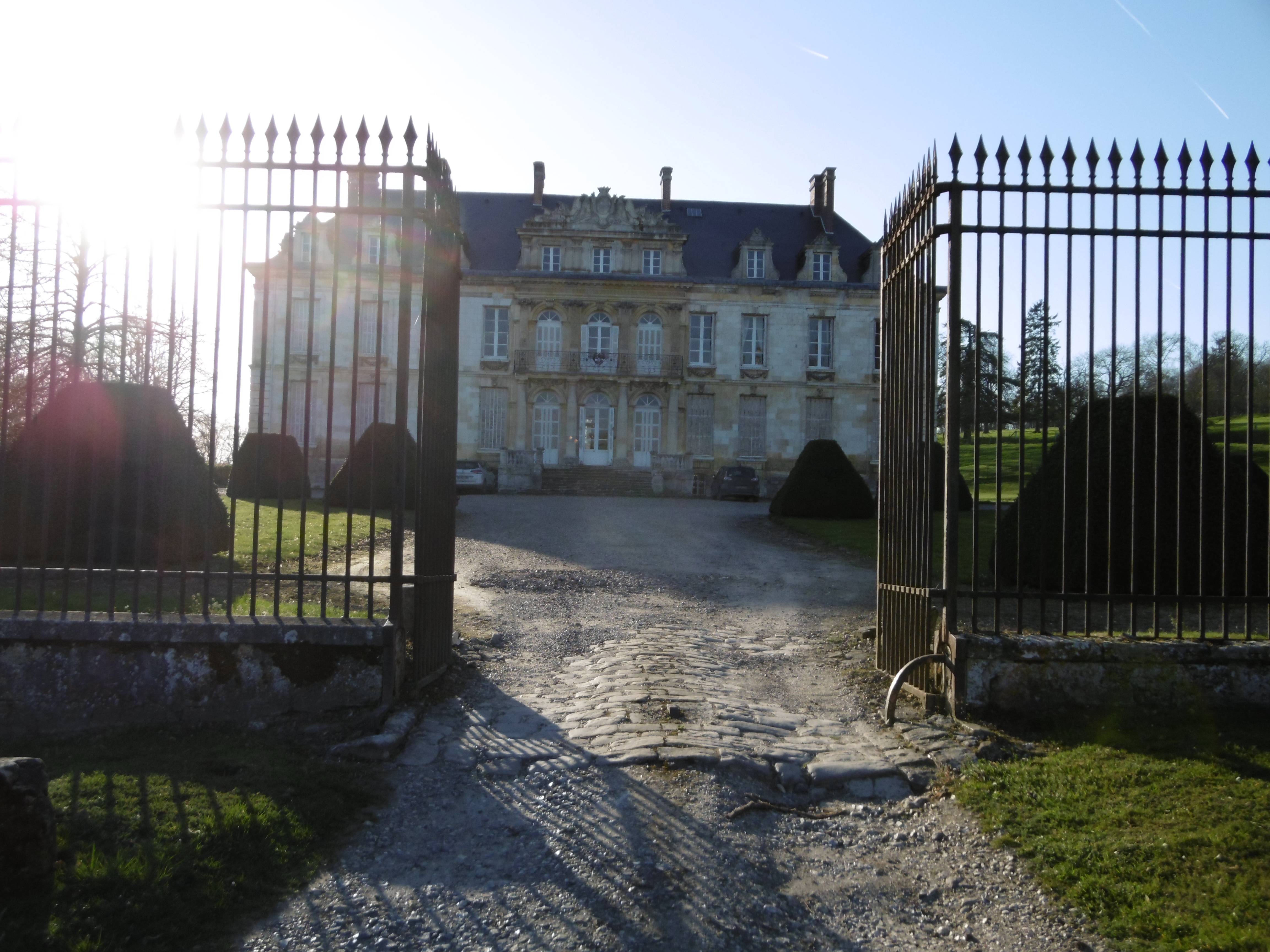 Photo de Davenescourt Castle