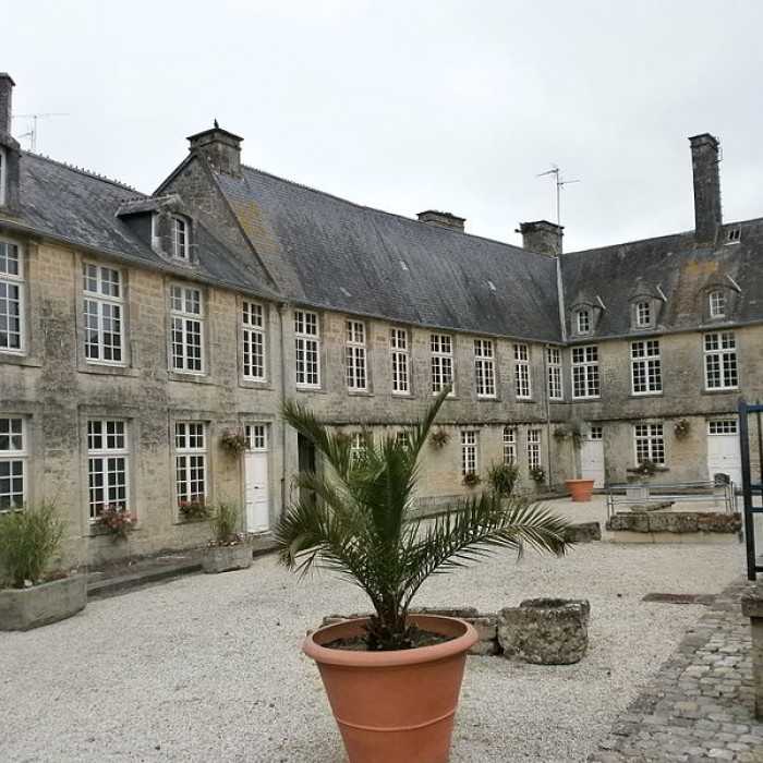 Photo de Hôtel de Thieuville à Valognes