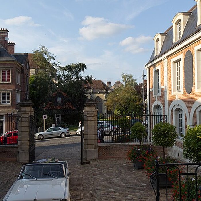 Photo de Hôtel de ville de Lisieux