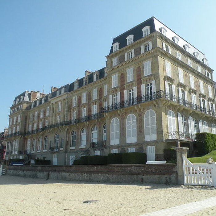 Photo de Hôtel des Roches Noires à Trouville-sur-Mer