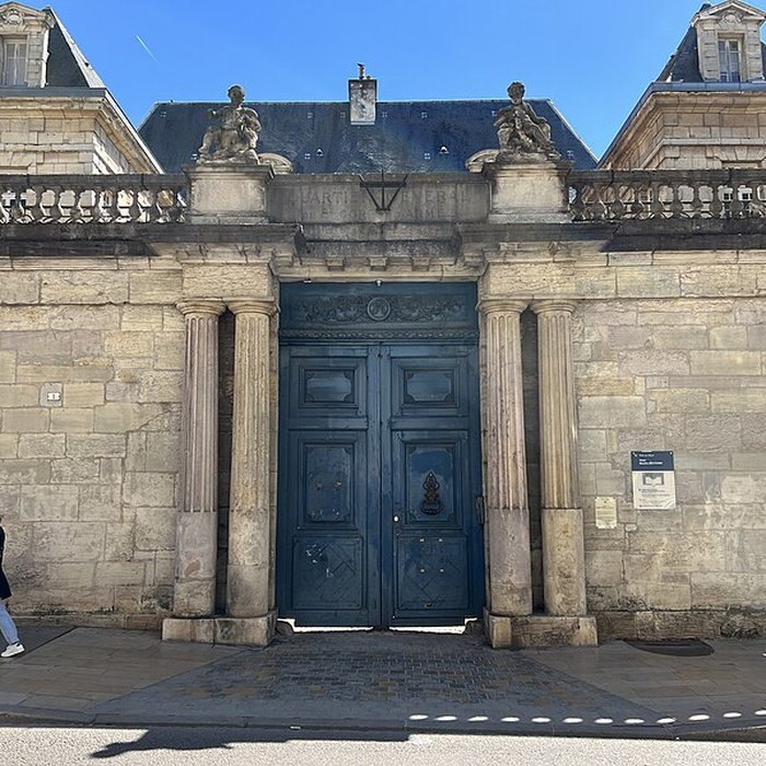 Photo de Hôtel dEsterno à Dijon