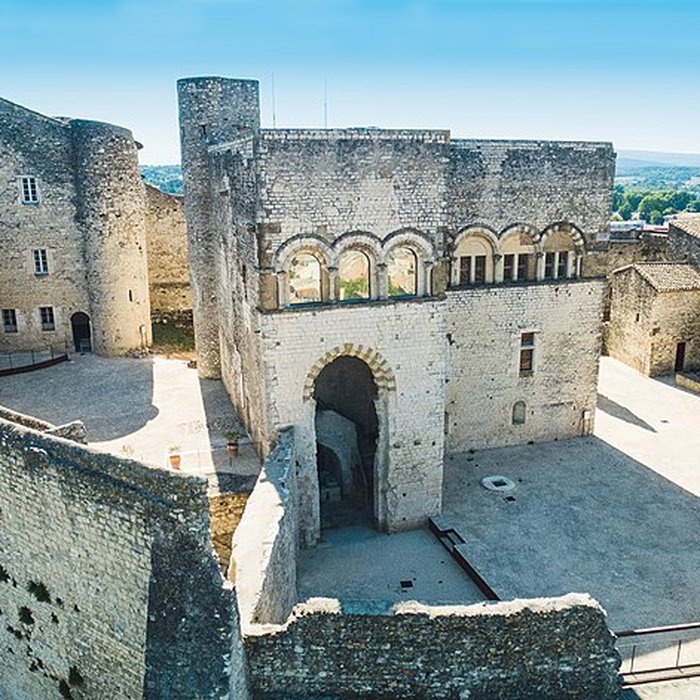 Photo de Musée dart contemporain du château des Adhémar