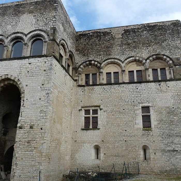 Photo de Musée dart contemporain du château des Adhémar