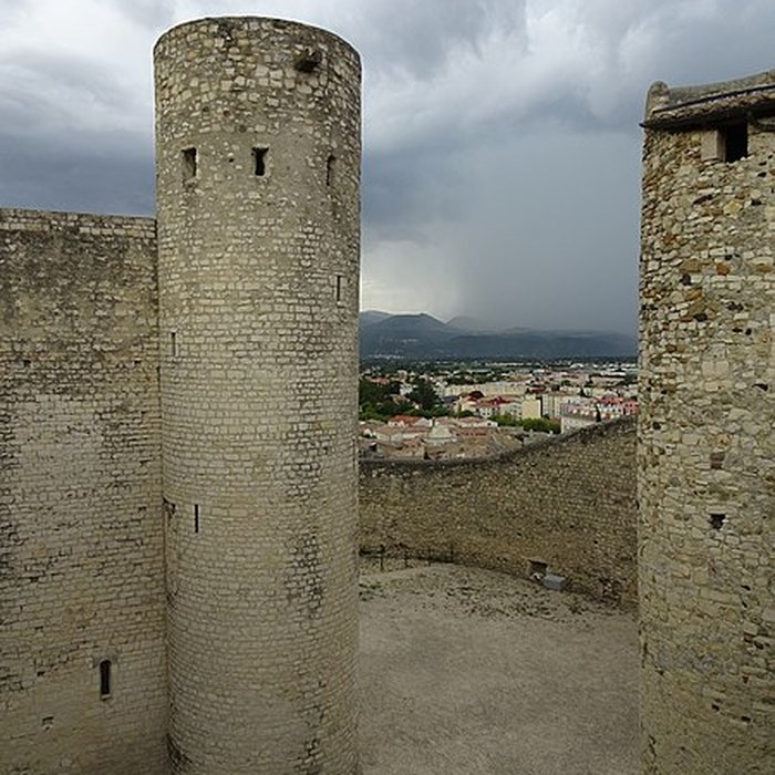 Photo de Musée dart contemporain du château des Adhémar