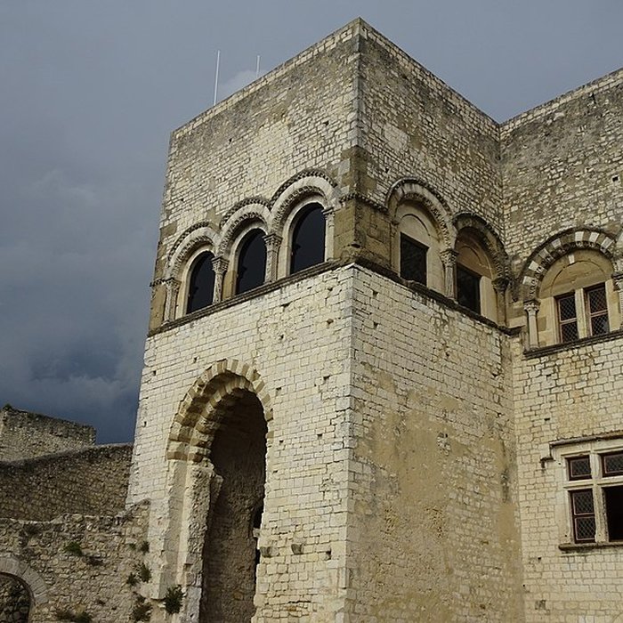 Photo de Musée dart contemporain du château des Adhémar