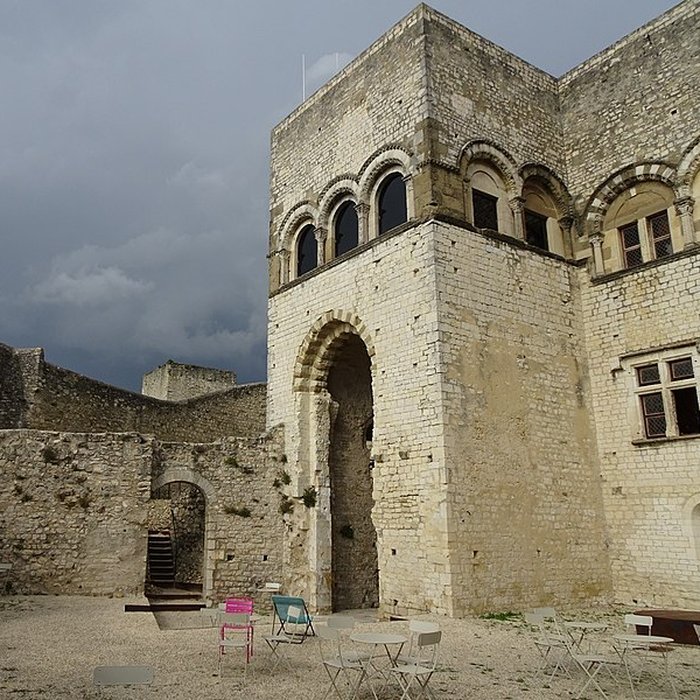 Photo de Musée dart contemporain du château des Adhémar
