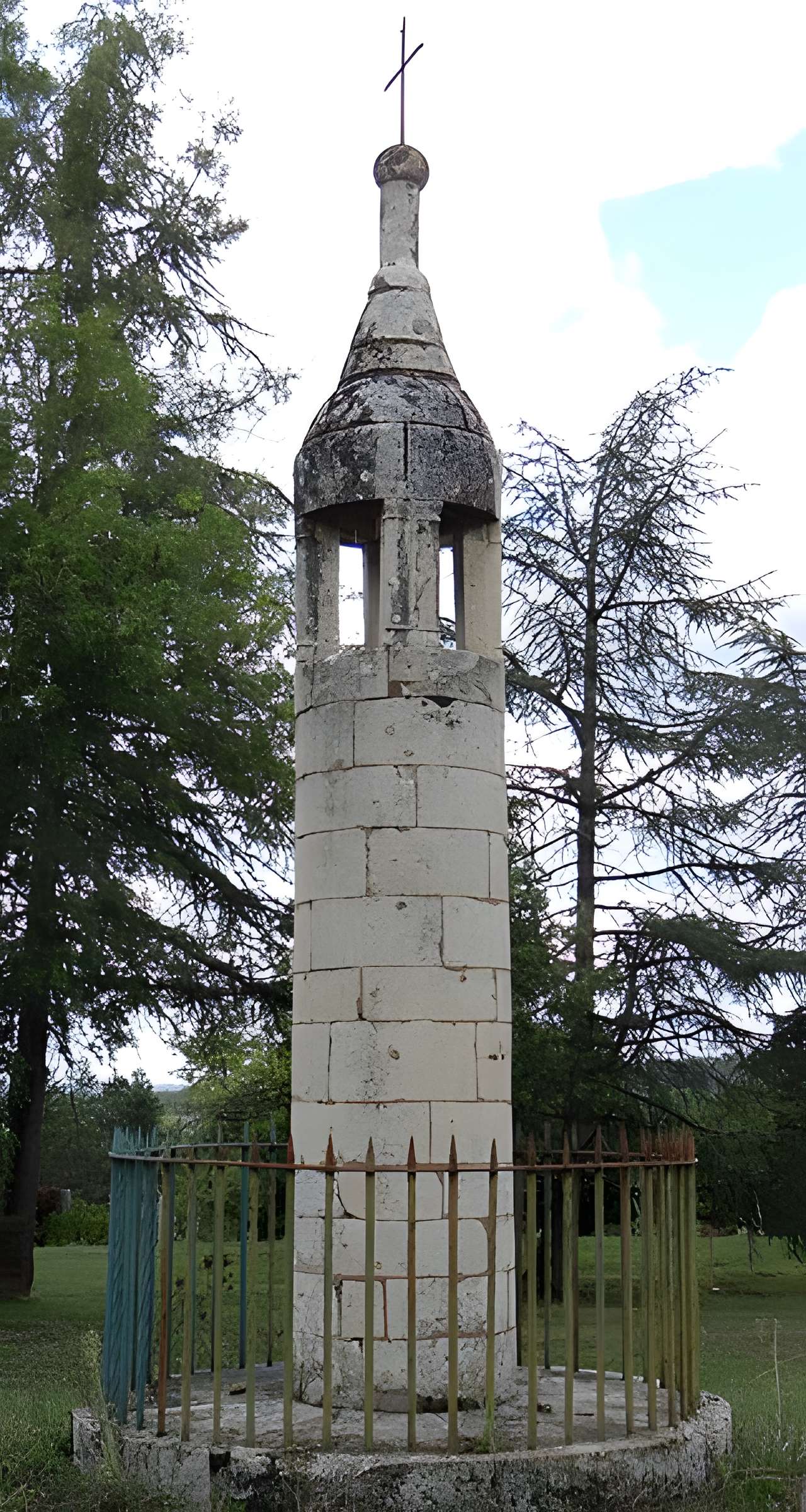 Lanterne des morts d'Atur