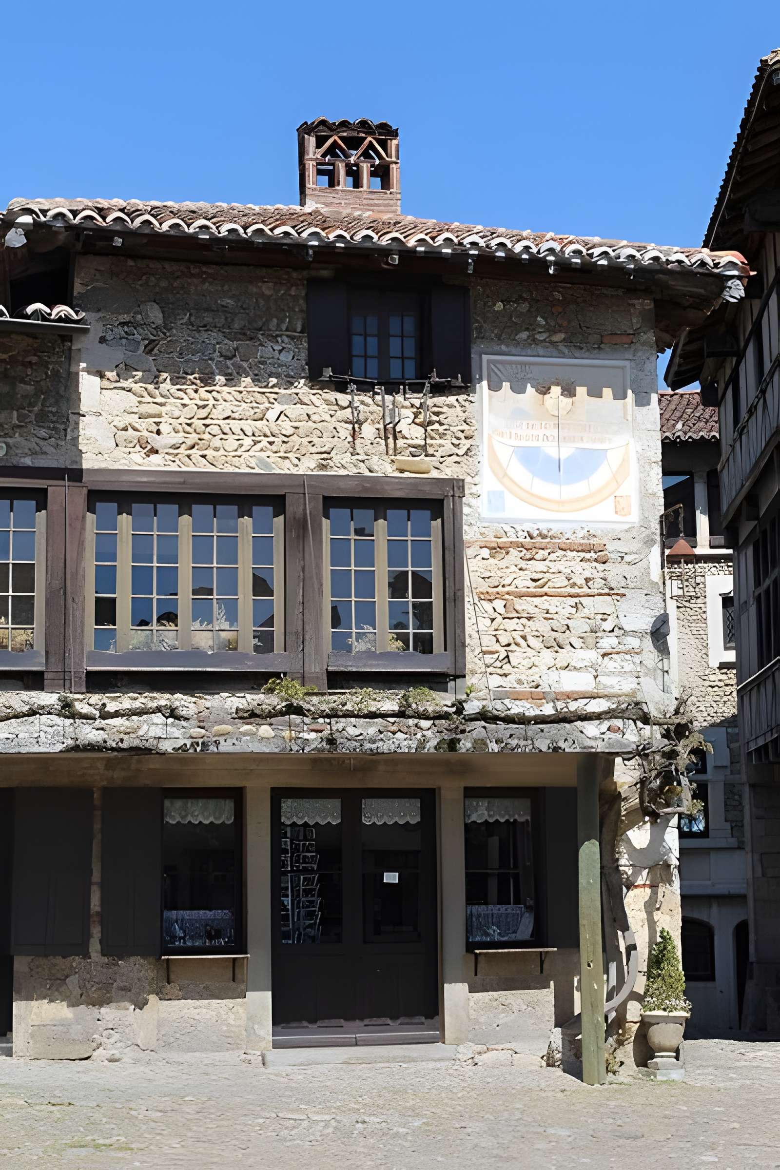 Maison du Cadran Solaire à Pérouges 