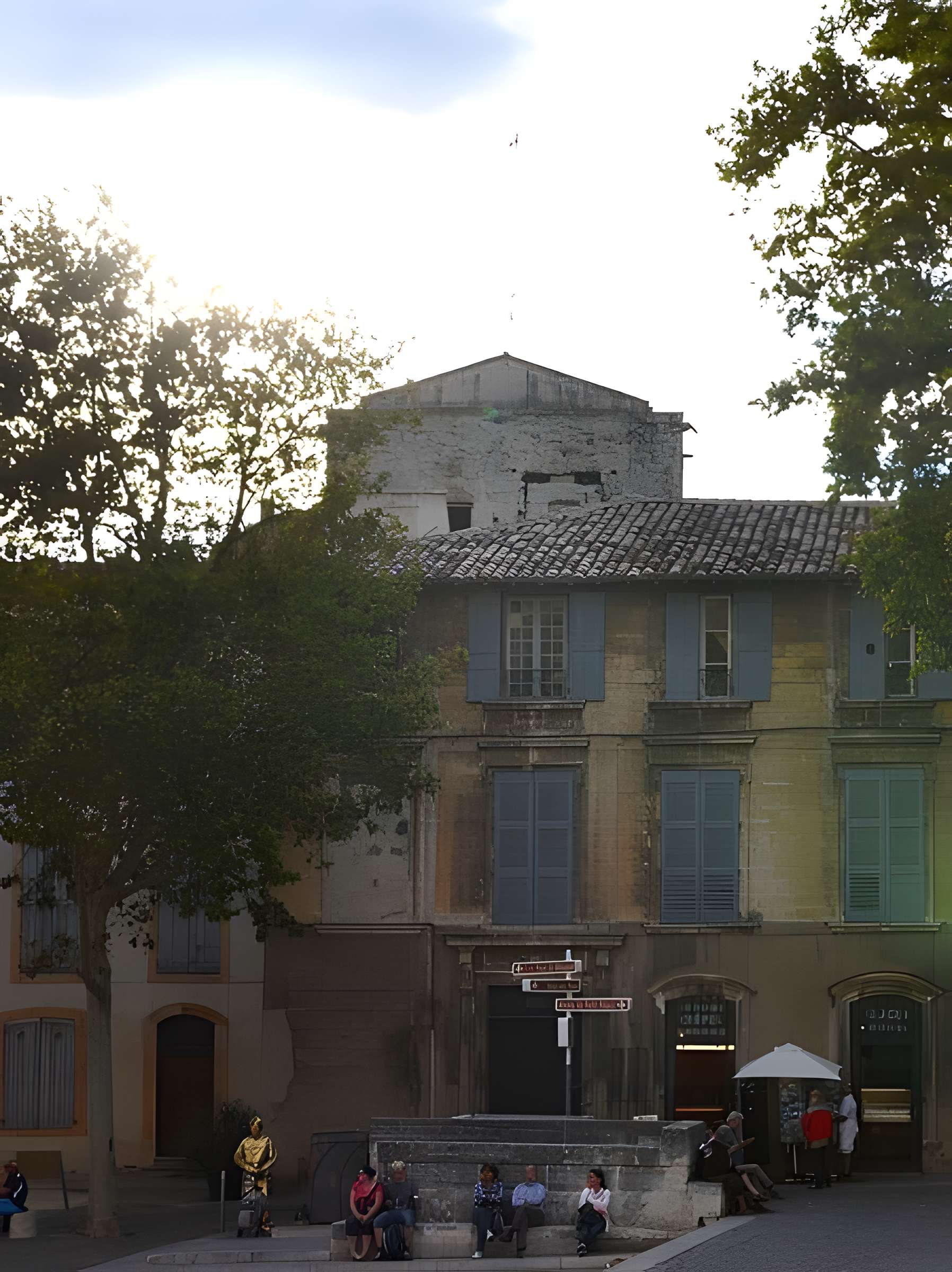 Maisons et tour de Mirault à Avignon 