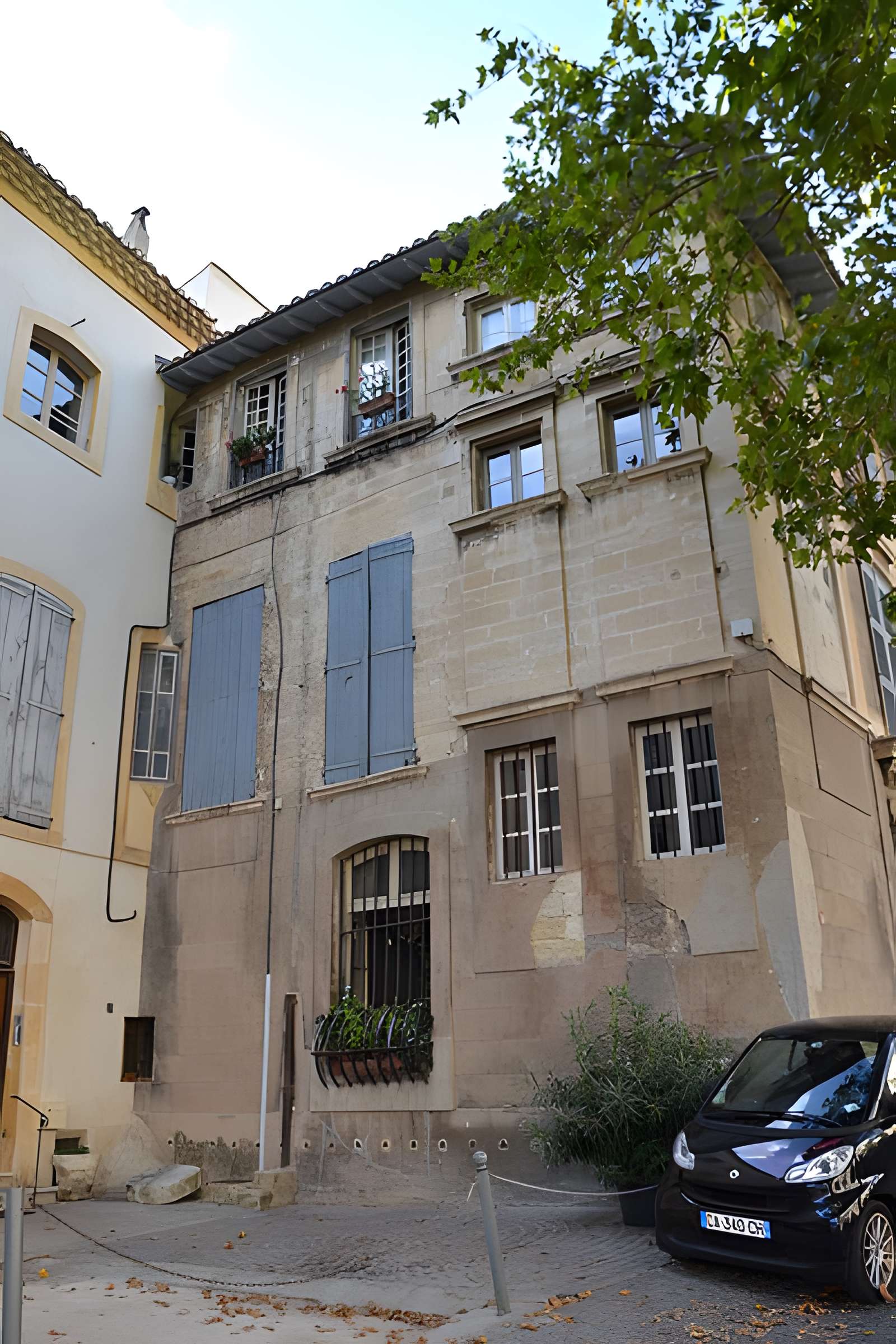 Maisons et tour de Mirault à Avignon
