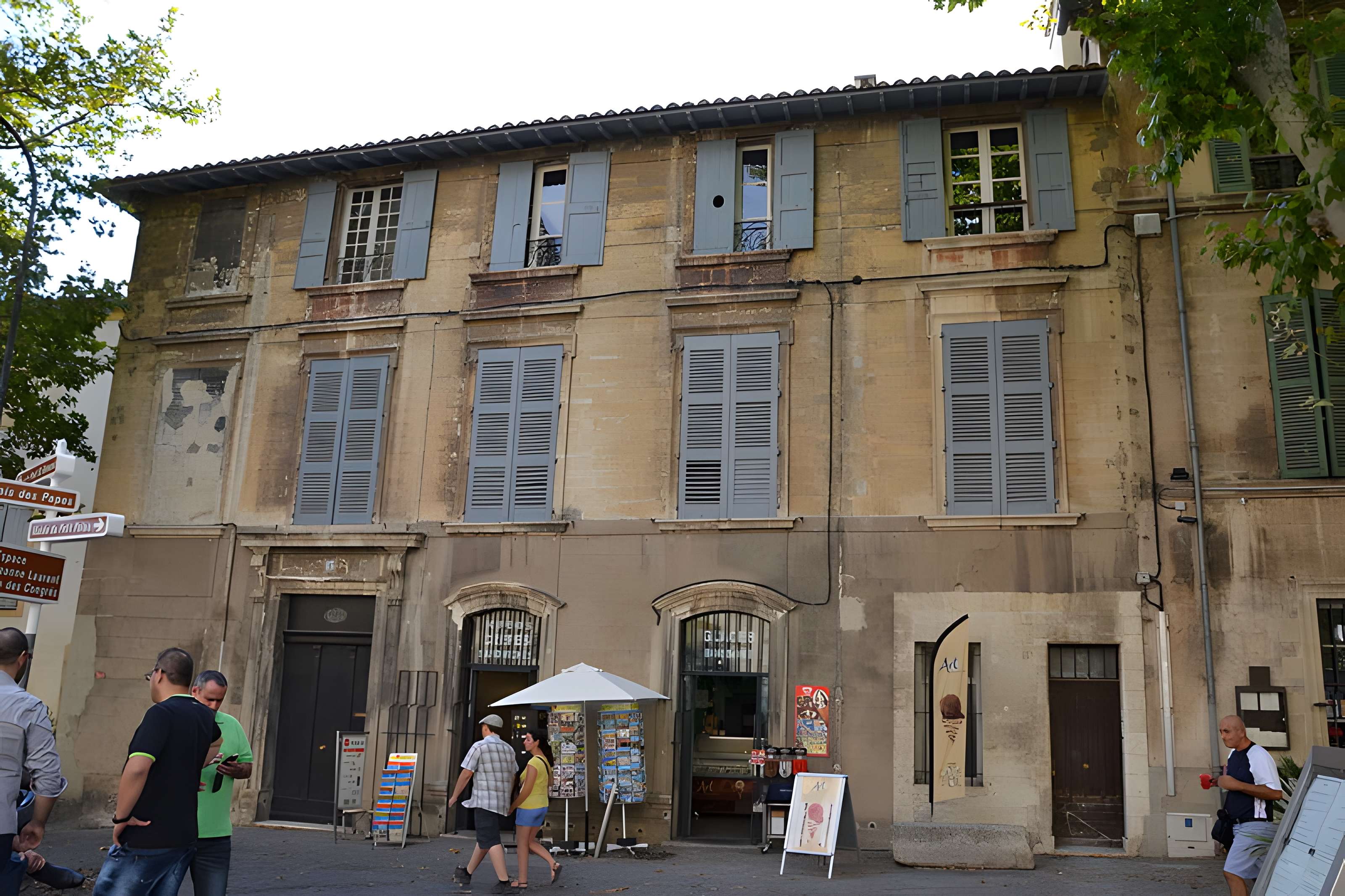 Maisons et tour de Mirault à Avignon