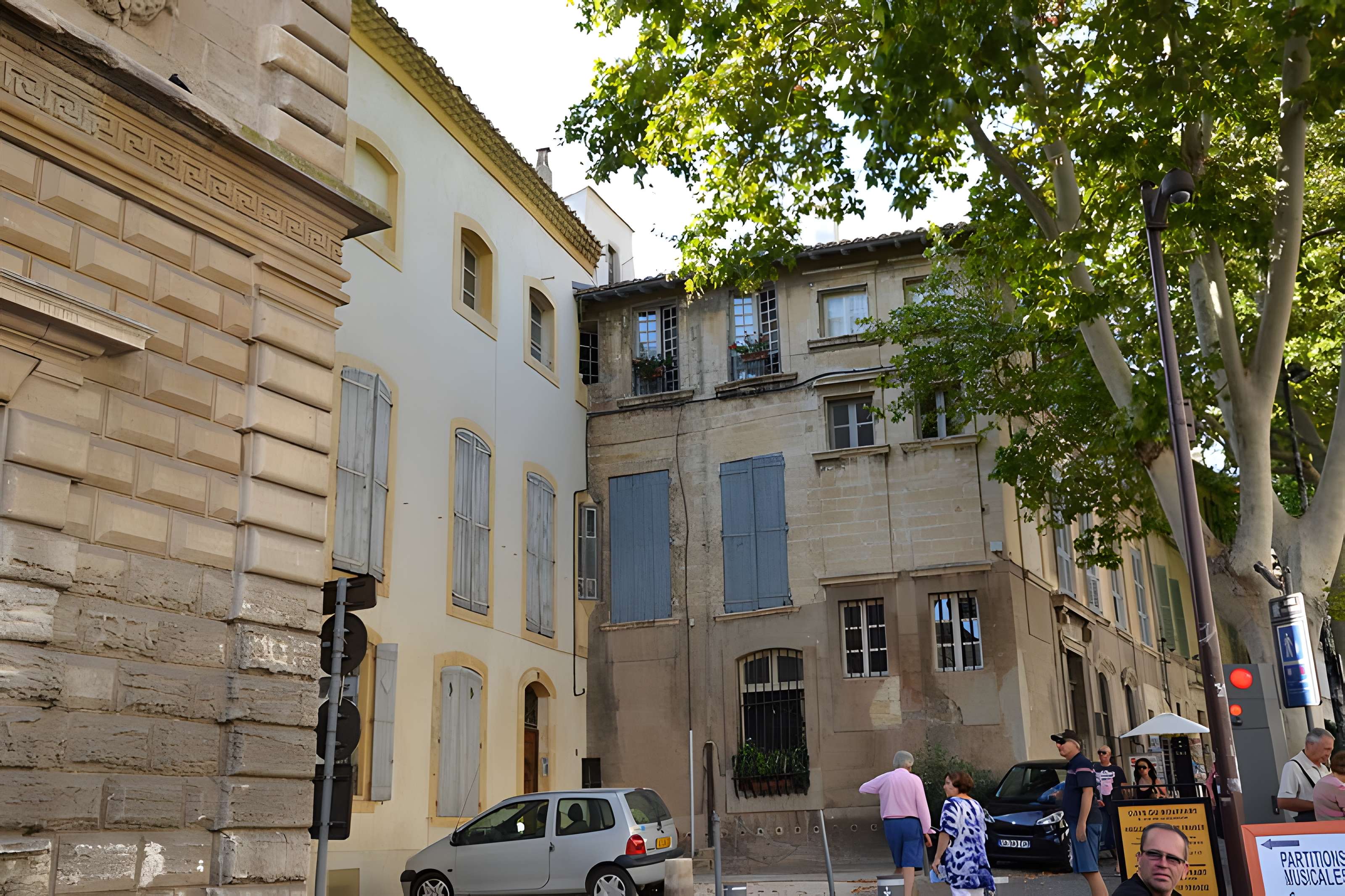 Maisons et tour de Mirault à Avignon