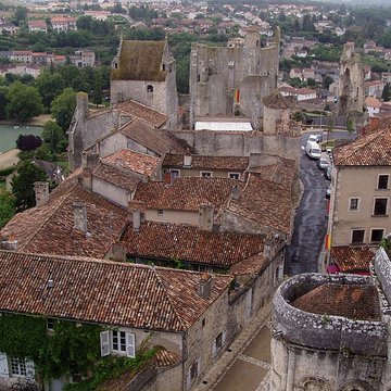 Château dHarcourt à Chauvigny