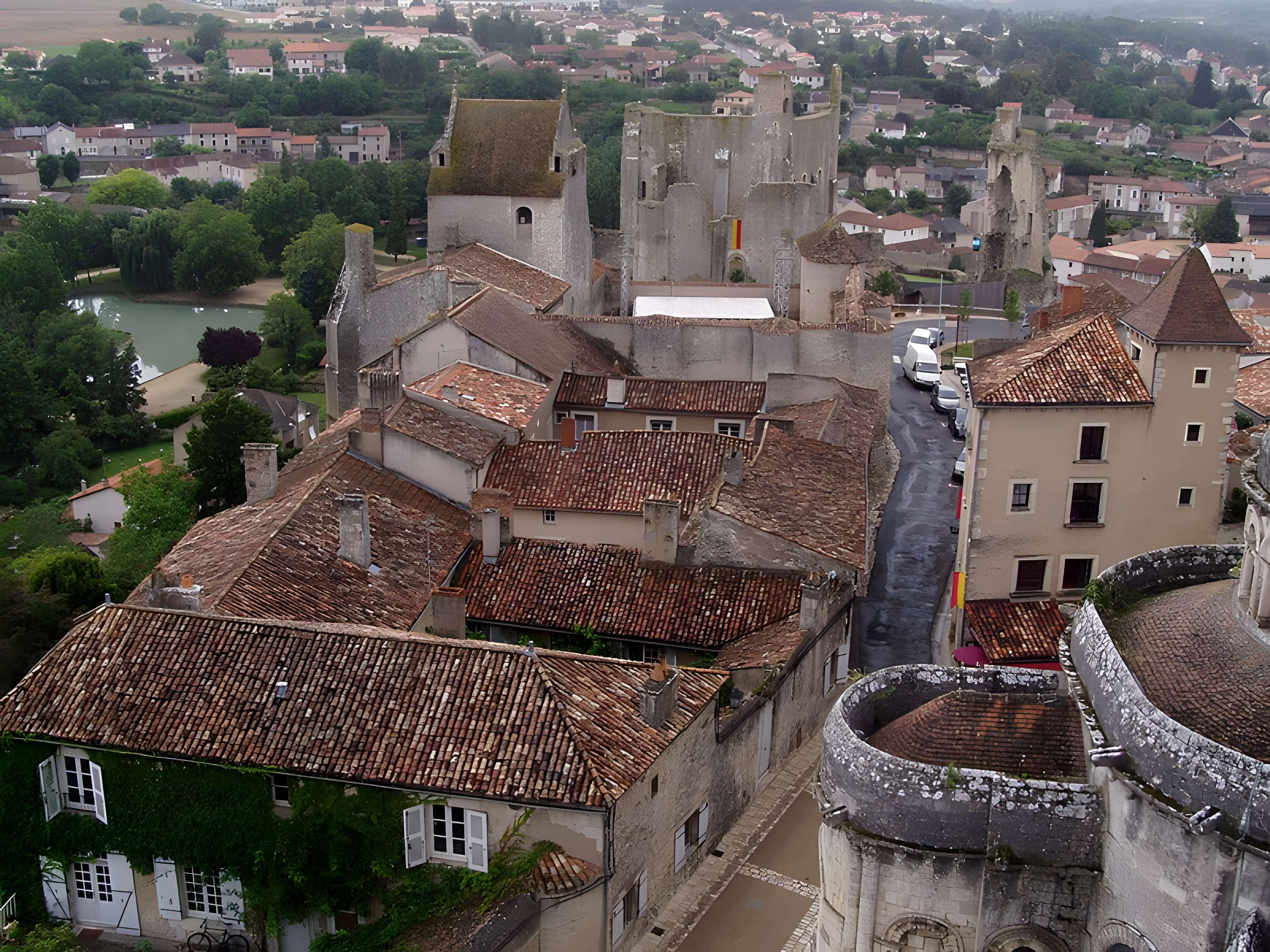 Château d'Harcourt à Chauvigny