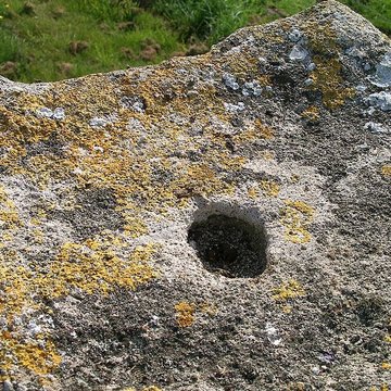 Menhir des Demoiselles à Colombiers-sur-Seulles
